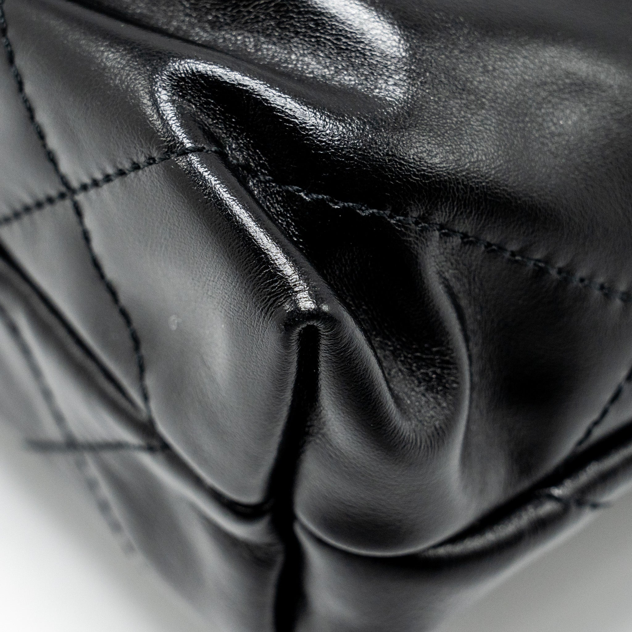chanel-mini-22-bag-black