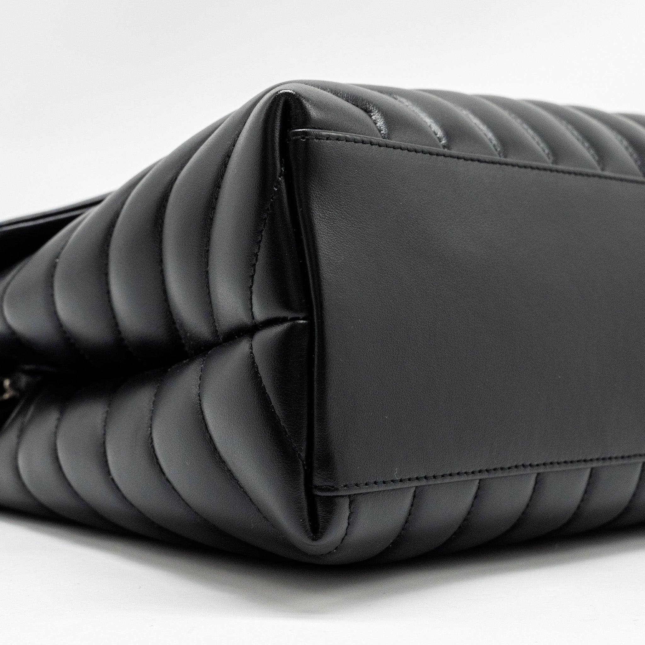 saint-laurent-medium-loulou-shoulder-bag-calfskin-black-shw