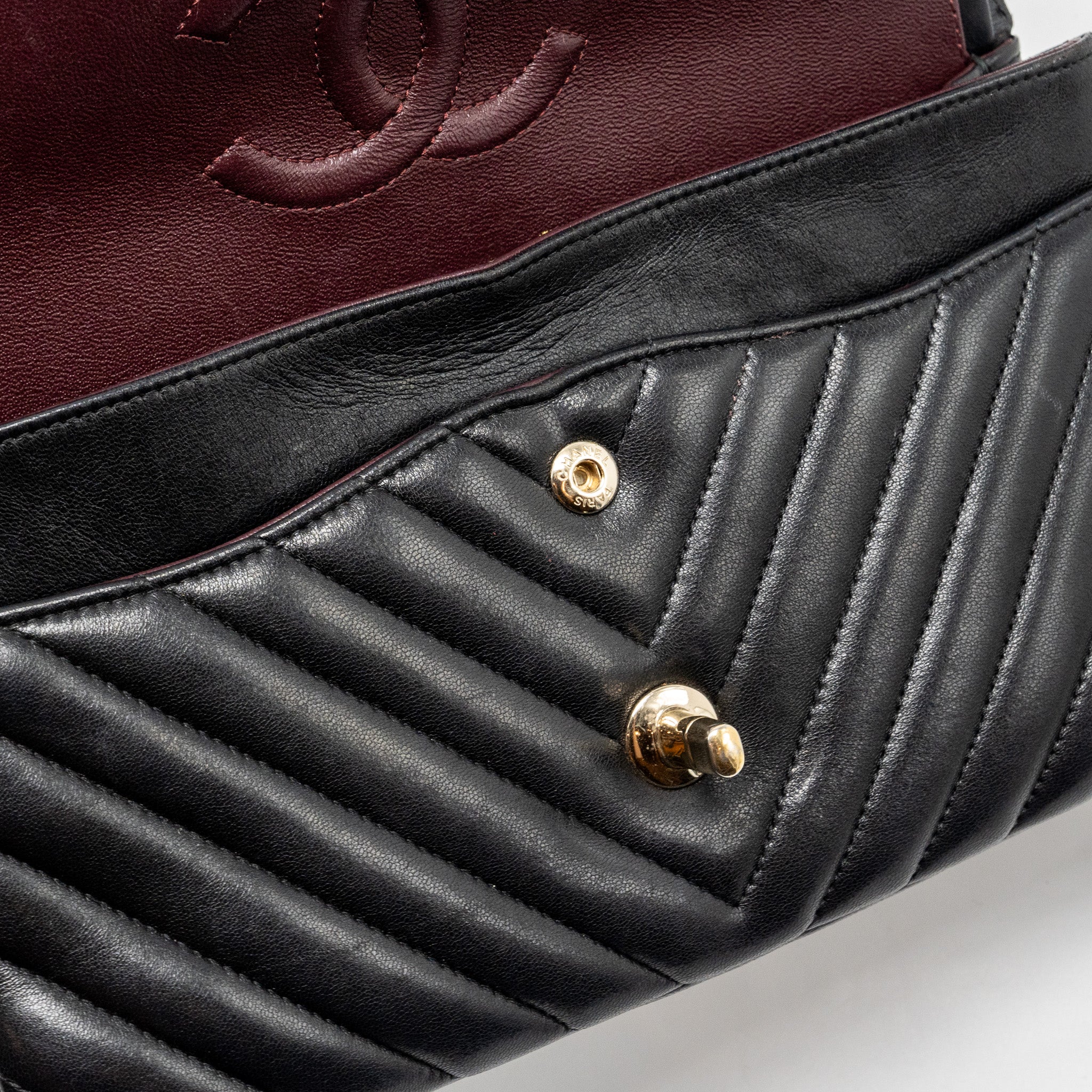 chanel-medium-classic-double-flap-bag-chevron-lambskin-black-lghw-copy-1