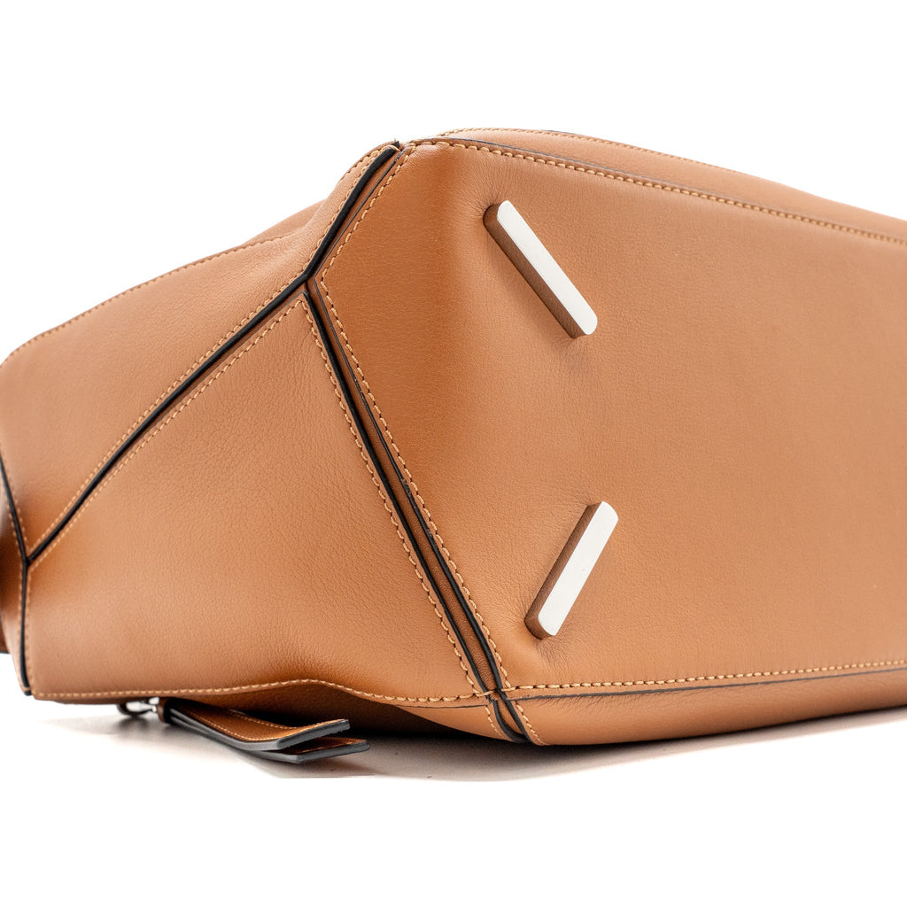loewe-puzzle-bag-in-classic-calfskin-tan-shw-1