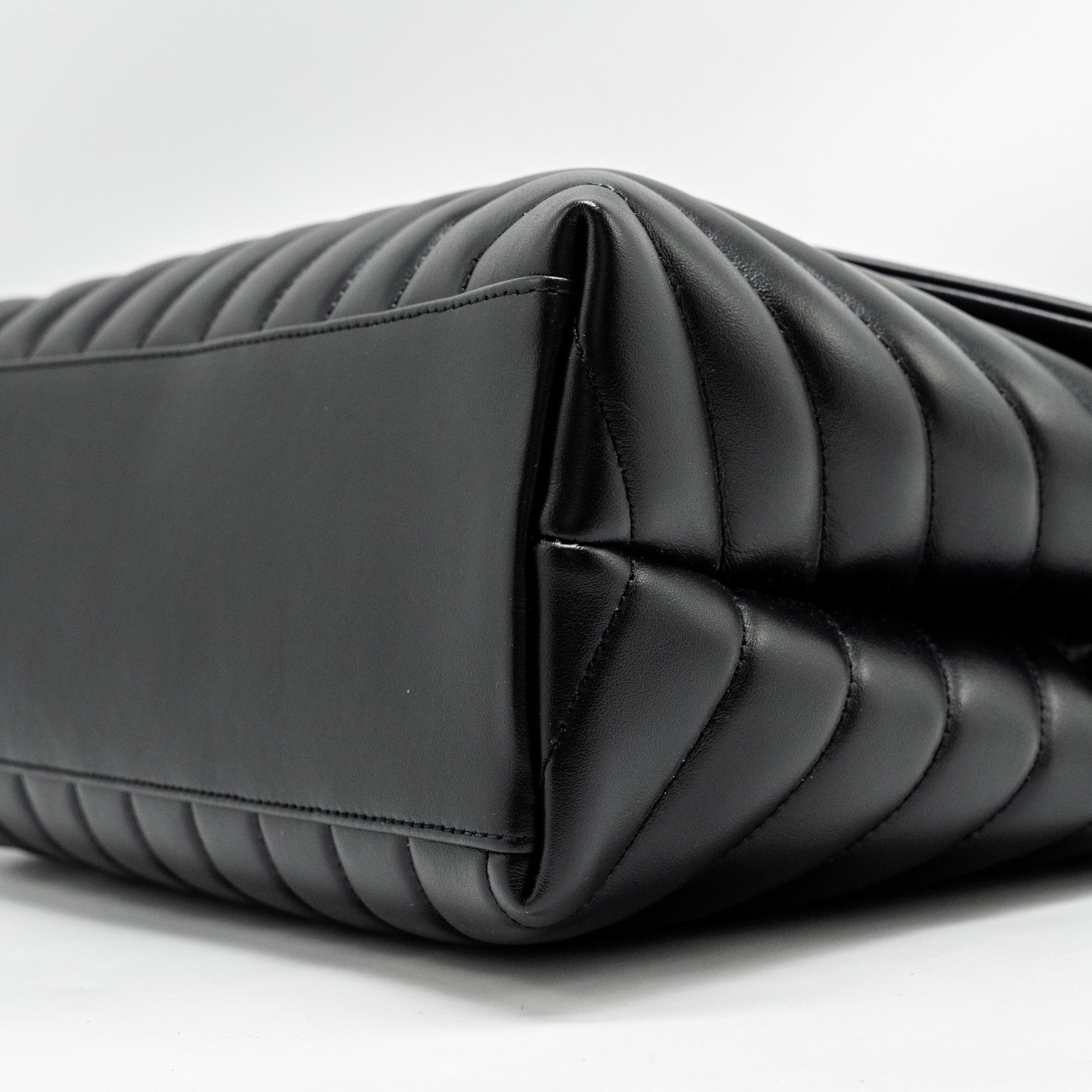 saint-laurent-medium-loulou-shoulder-bag-calfskin-black-shw