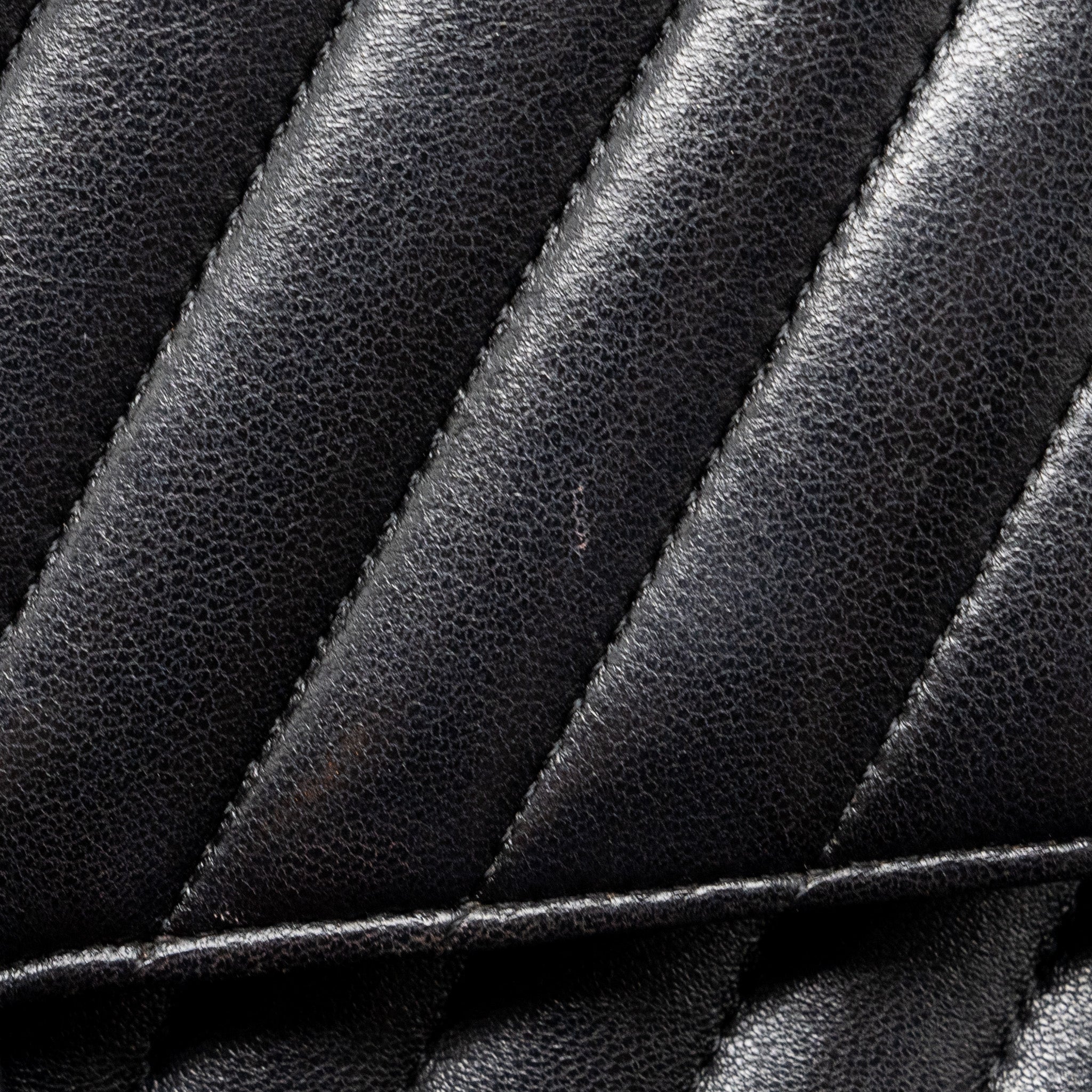 chanel-medium-classic-double-flap-bag-chevron-lambskin-black-lghw-copy-1