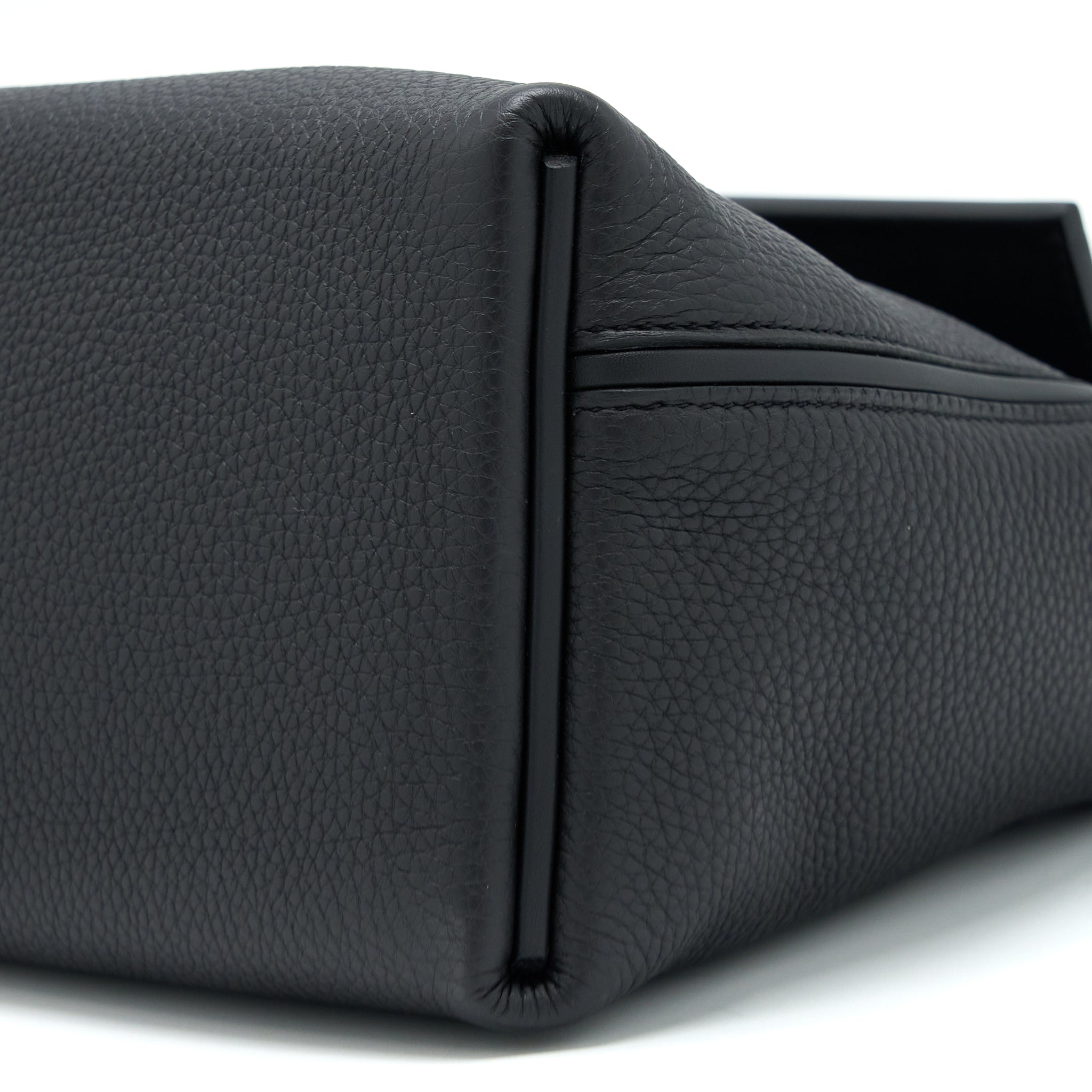 hermes-24-24-2424-29-bag-togo-swift-black-shw-stamp-z