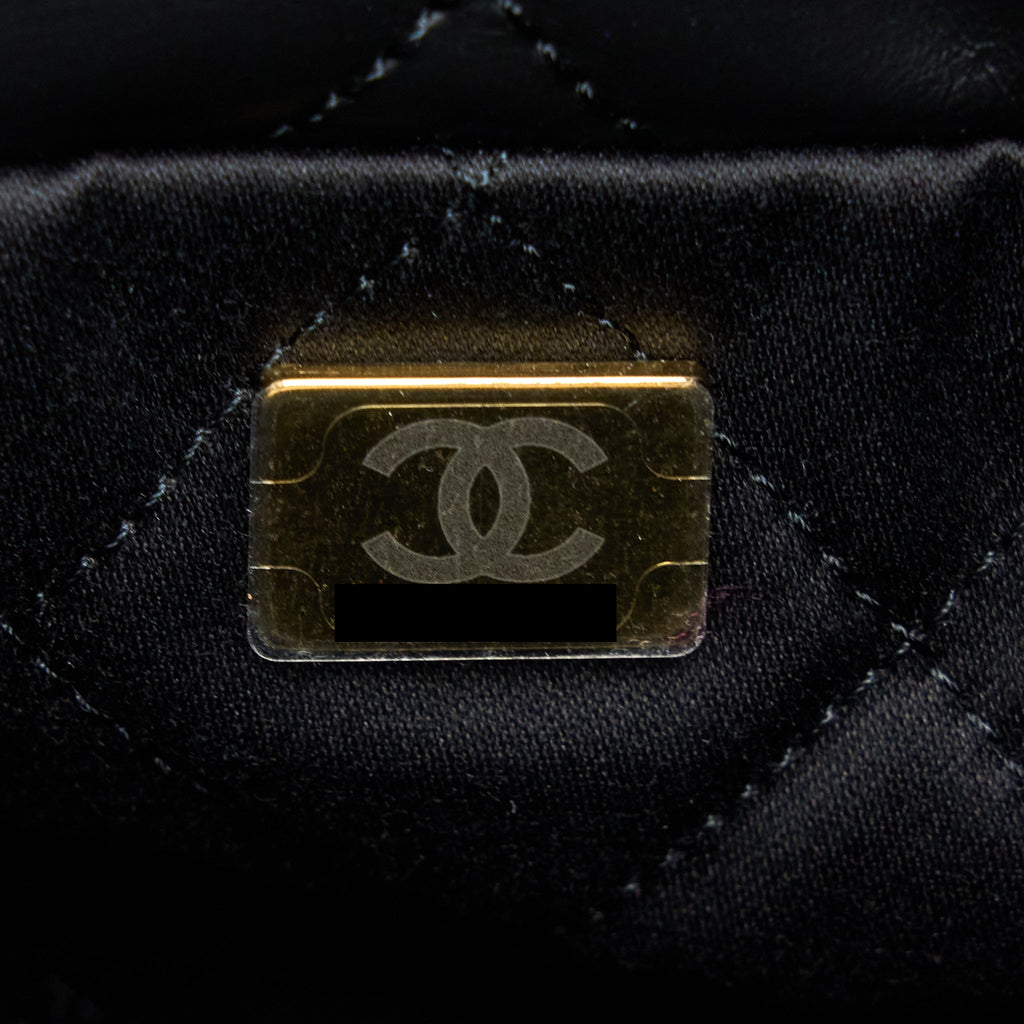 chanel-22-bag-medium-shiny-calfskin-black-ghw-microchip-1