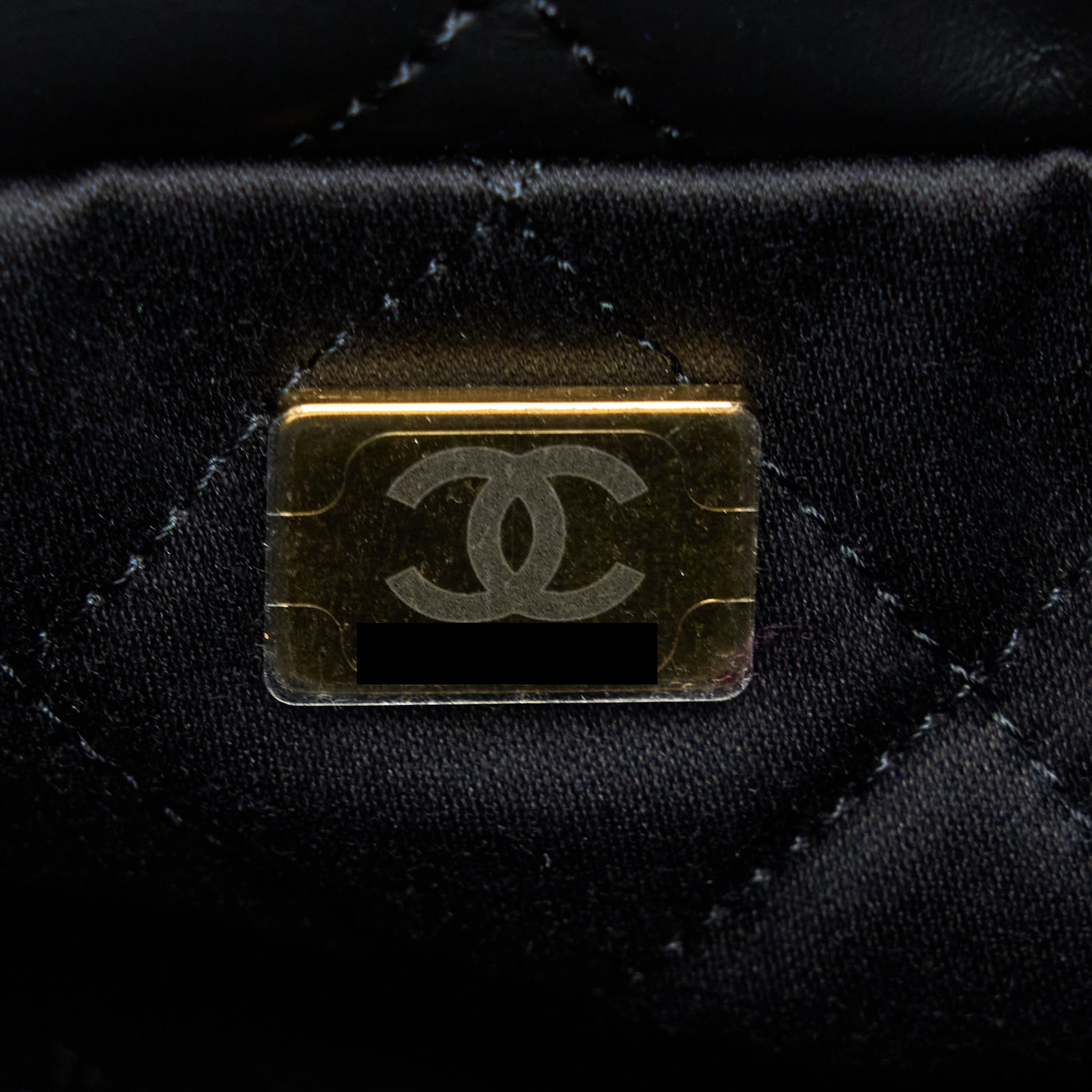 chanel-22-bag-medium-shiny-calfskin-black-ghw-microchip-1