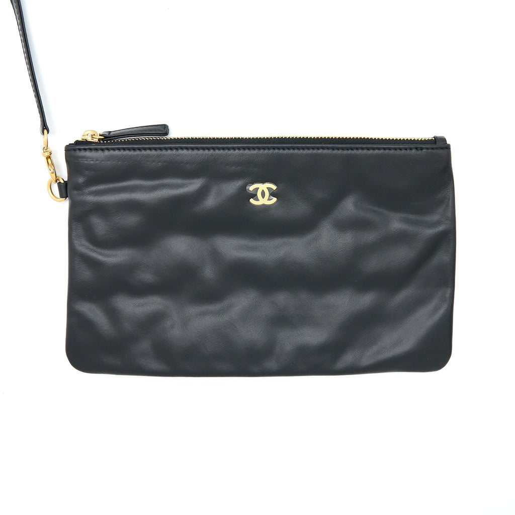 chanel-22-bag-medium-shiny-calfskin-black-ghw-microchip-1