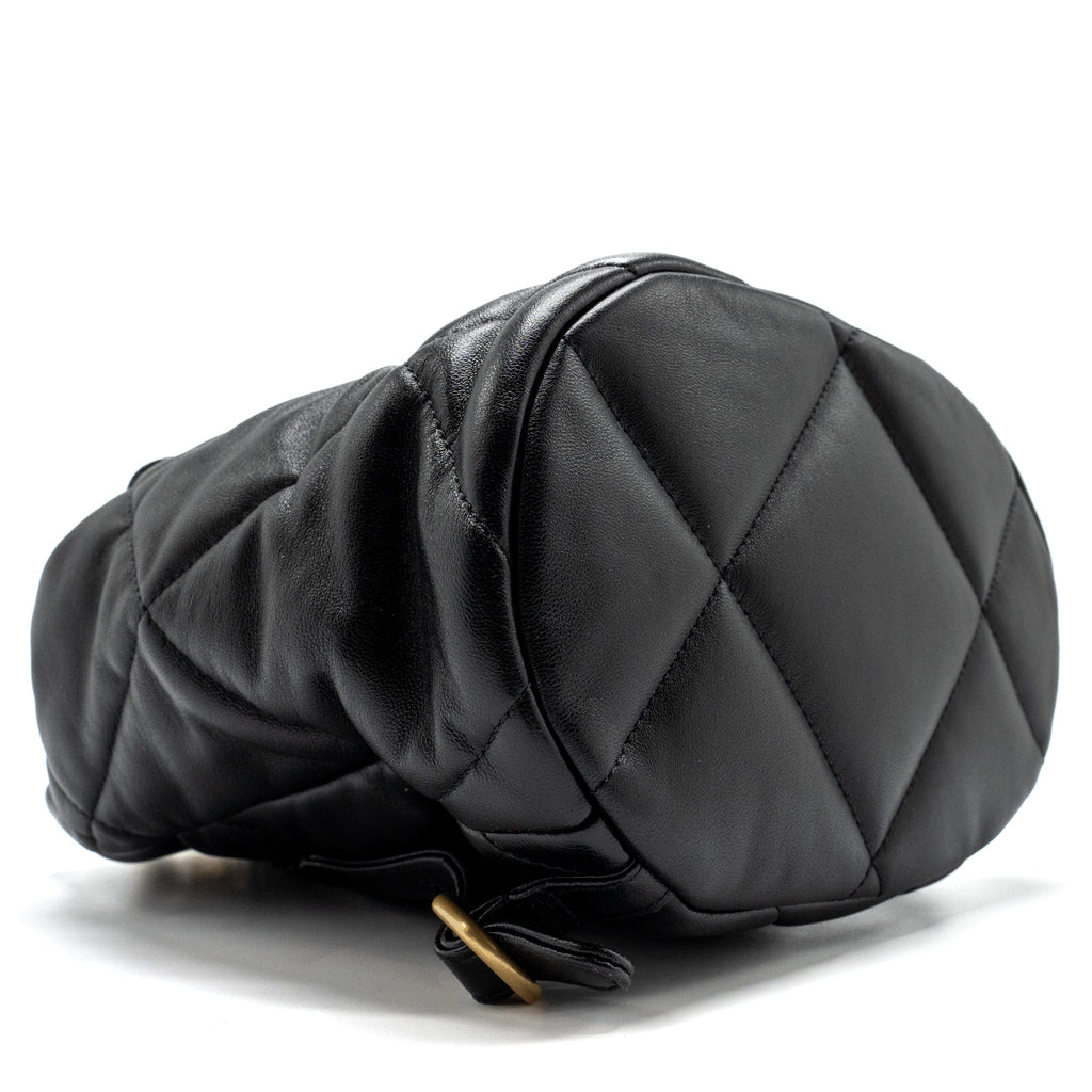 chanel-24c-19-backpack-shiny-lambskin-black-multicolour-hardwaremicrochip