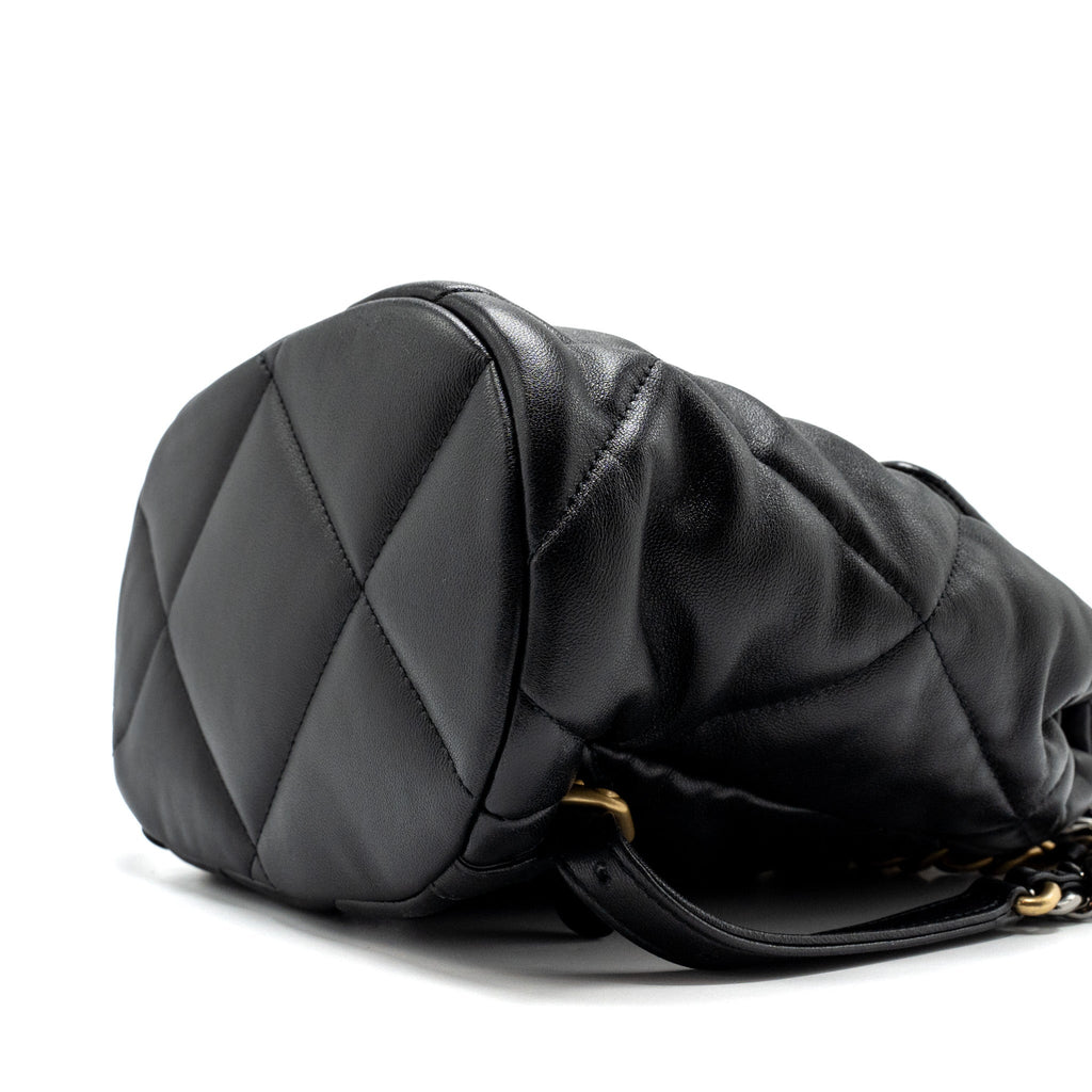 chanel-24c-19-backpack-shiny-lambskin-black-multicolour-hardwaremicrochip