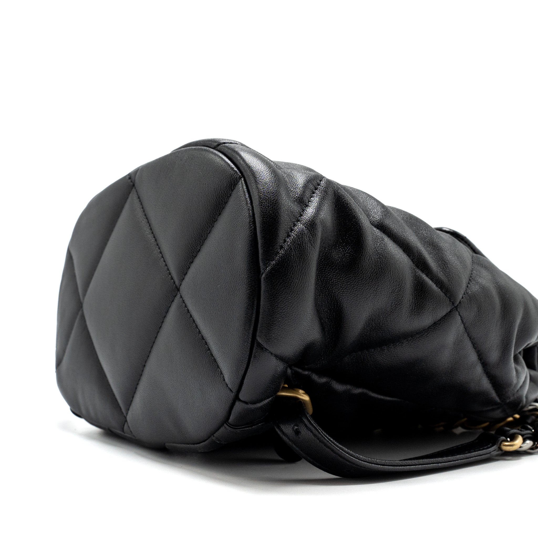 chanel-24c-19-backpack-shiny-lambskin-black-multicolour-hardwaremicrochip