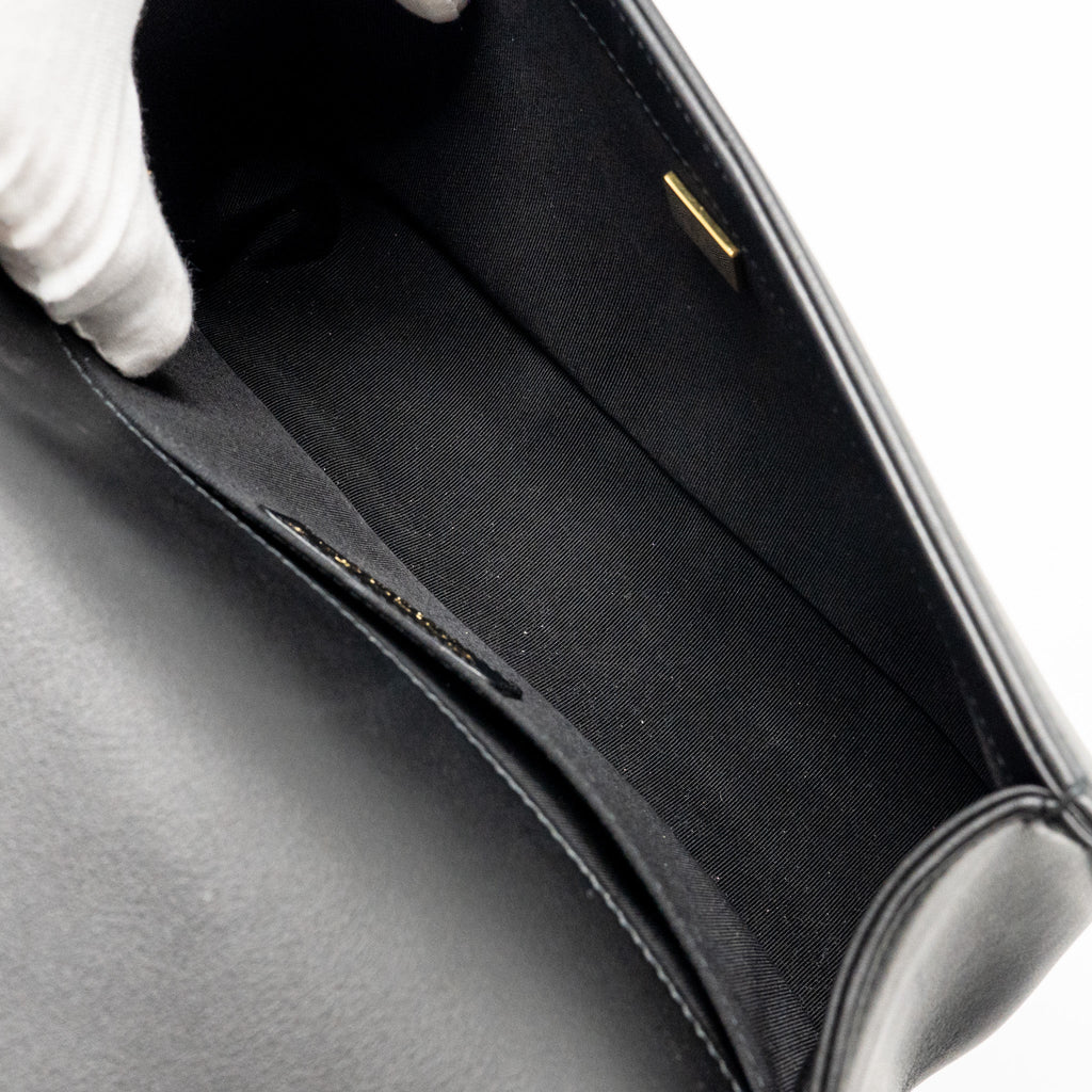 chanel-medium-boy-bag-calfskin-black-ghwmicrochip