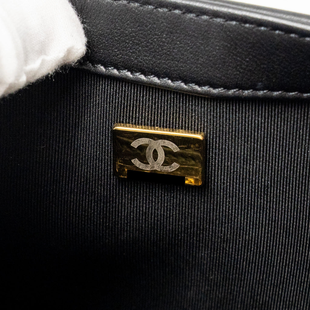 chanel-medium-boy-bag-calfskin-black-ghwmicrochip