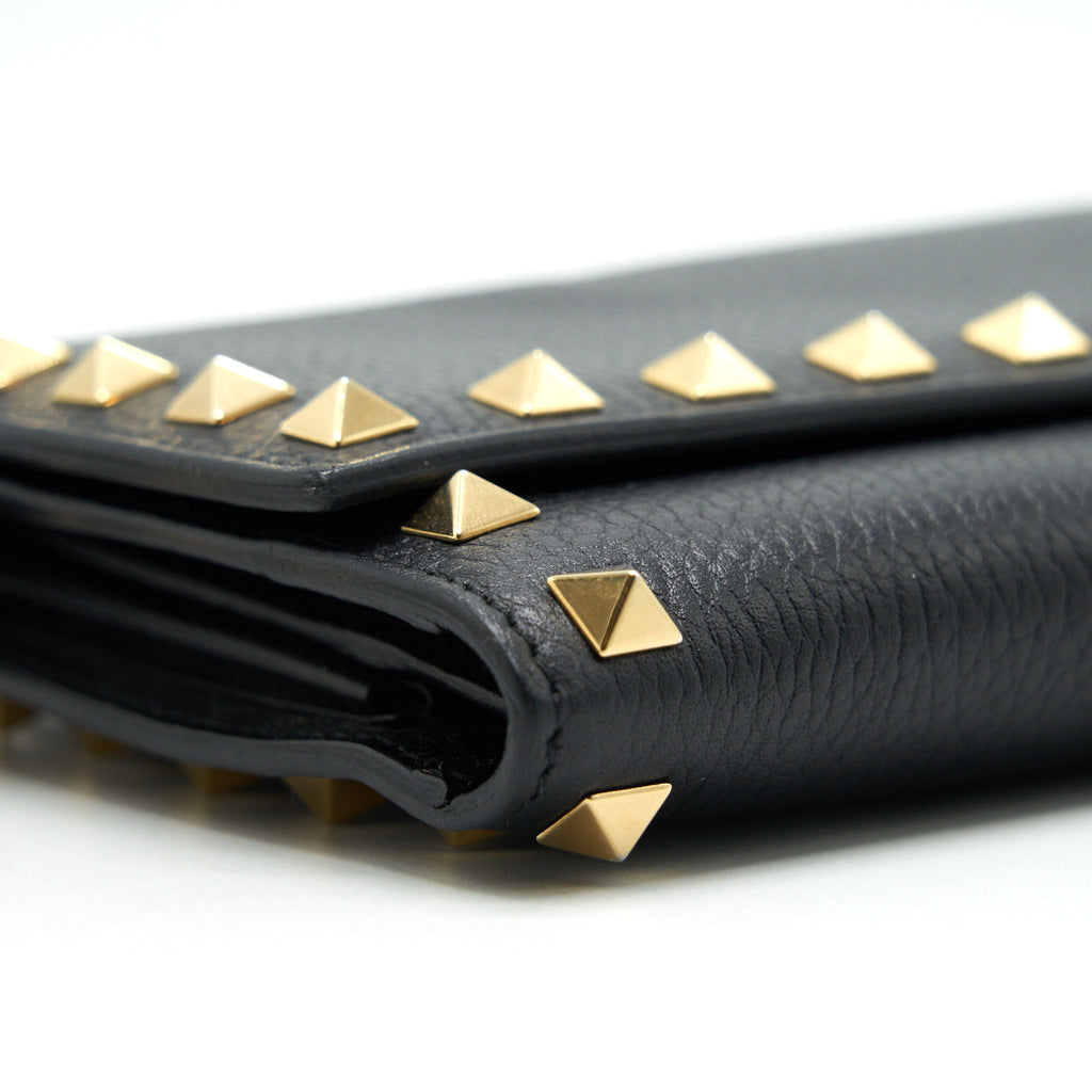 valentino-rockstud-long-wallet-black