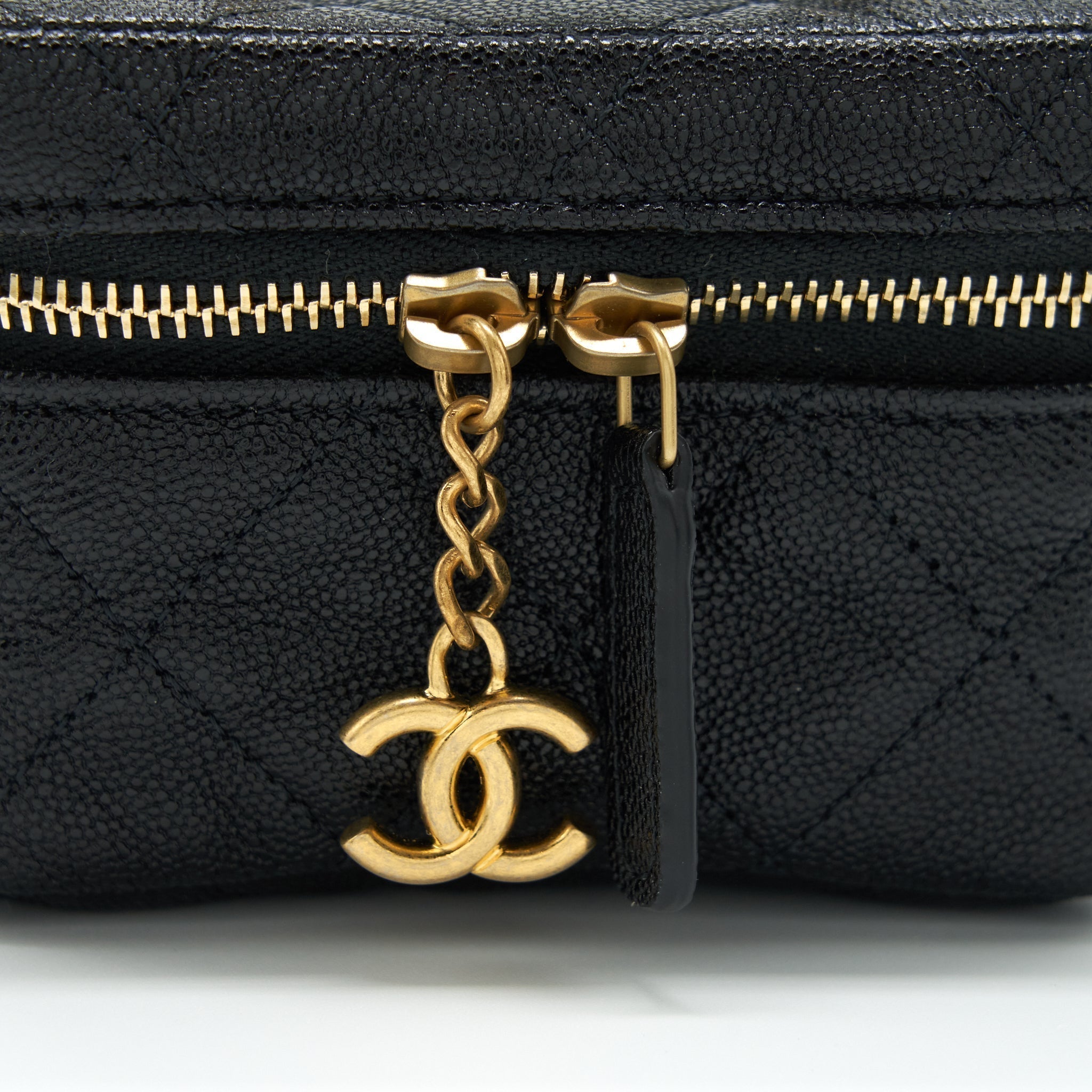 chanel-top-handle-mini-vanity-with-chain-grained-calfskin-black-with-ghw