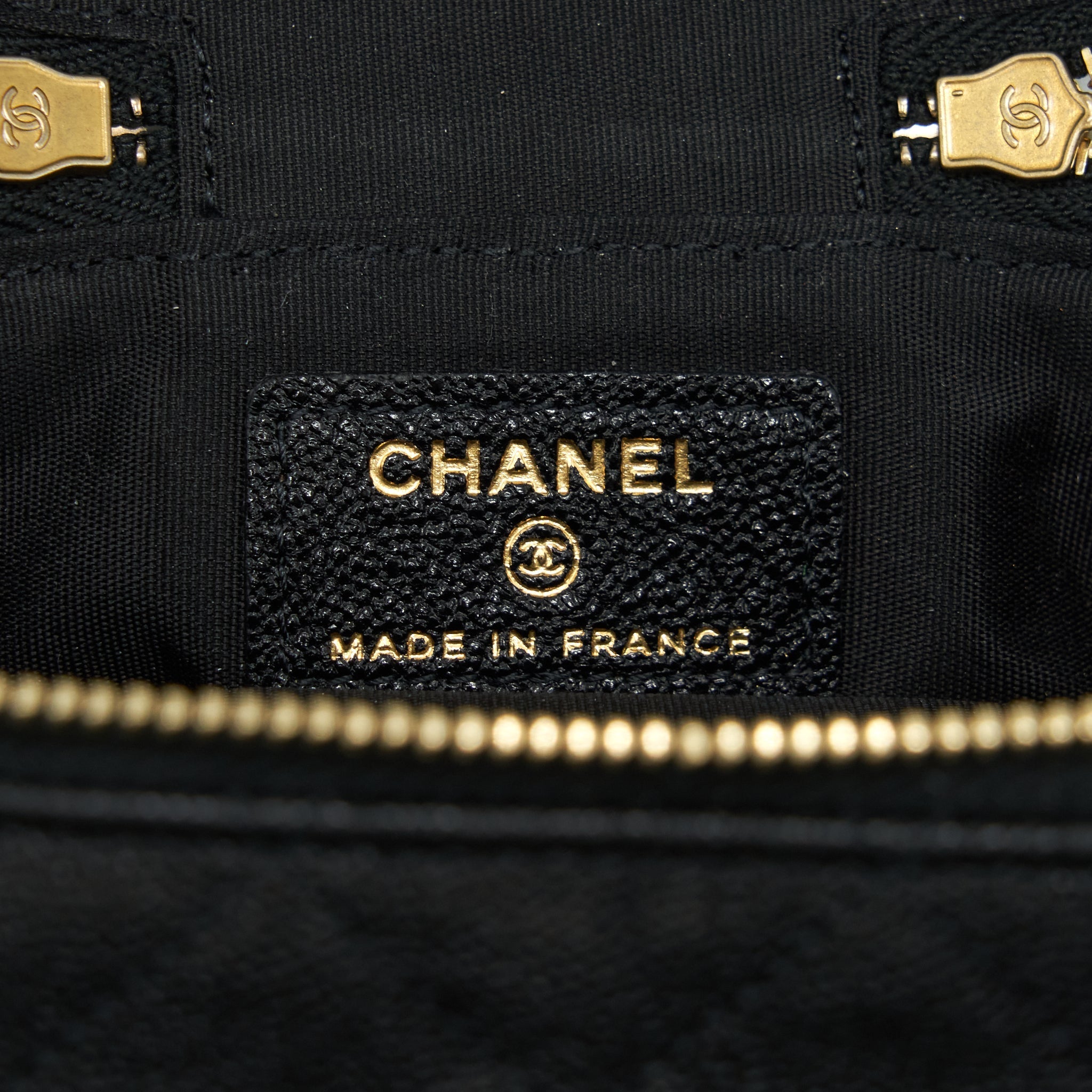 chanel-top-handle-mini-vanity-with-chain-grained-calfskin-black-with-ghw