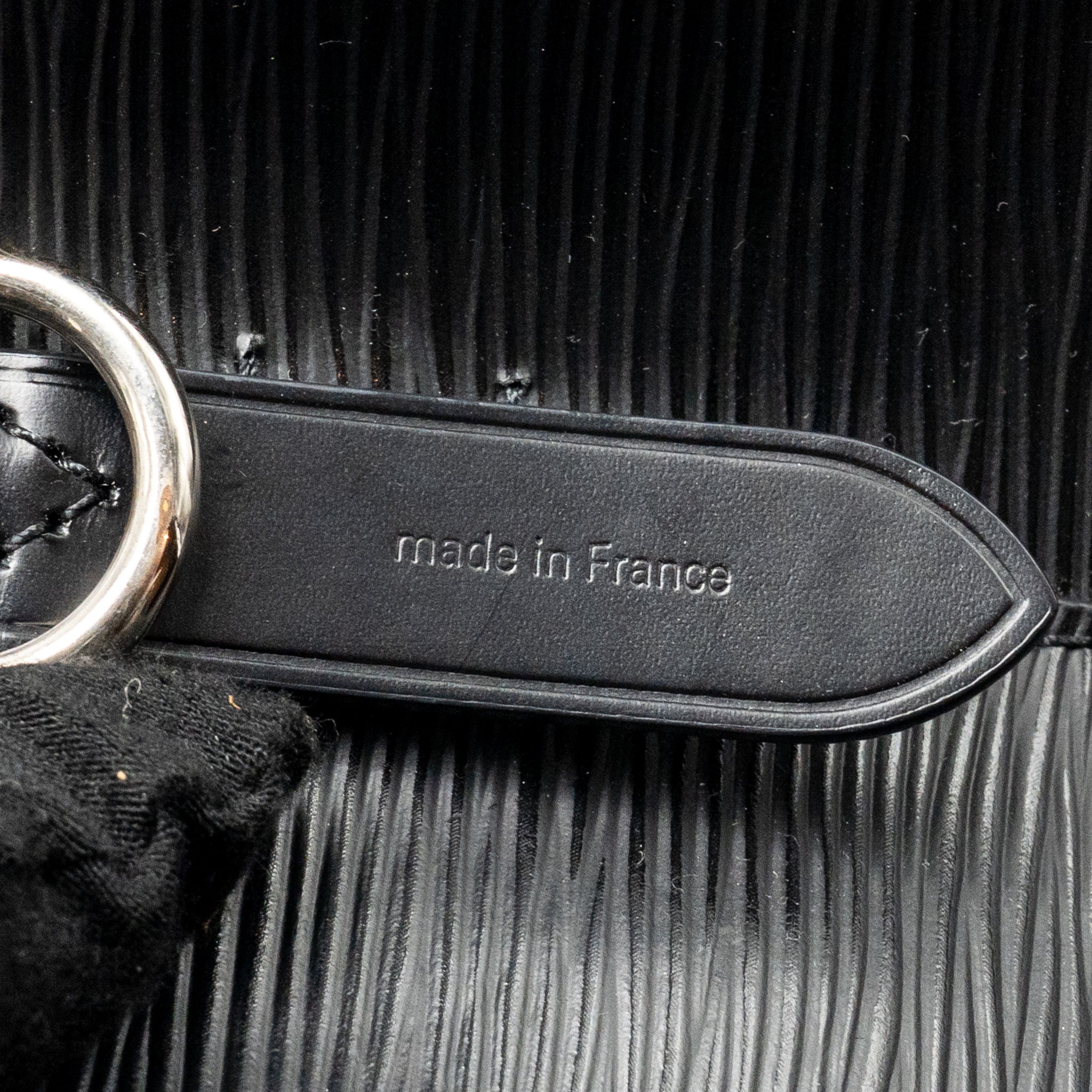 louis-vuitton-neo-noe-mm-epi-black-shw