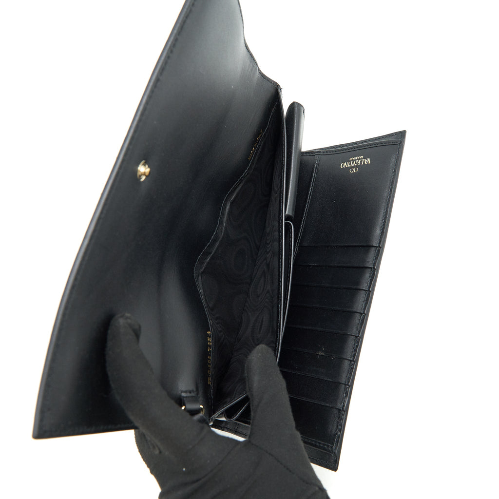 valentino-rockstud-long-wallet-black