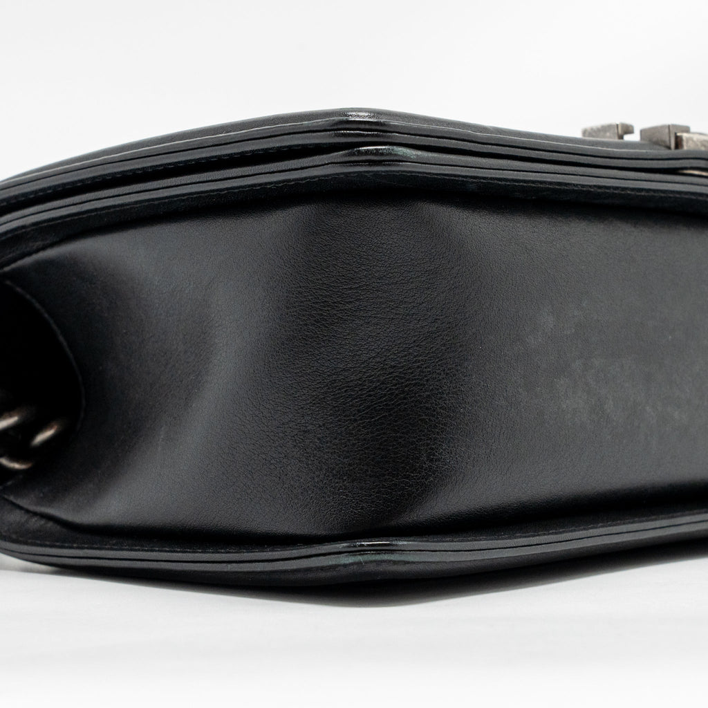 chanel-chevron-medium-bag-calfskin-black-ruthenium-shw