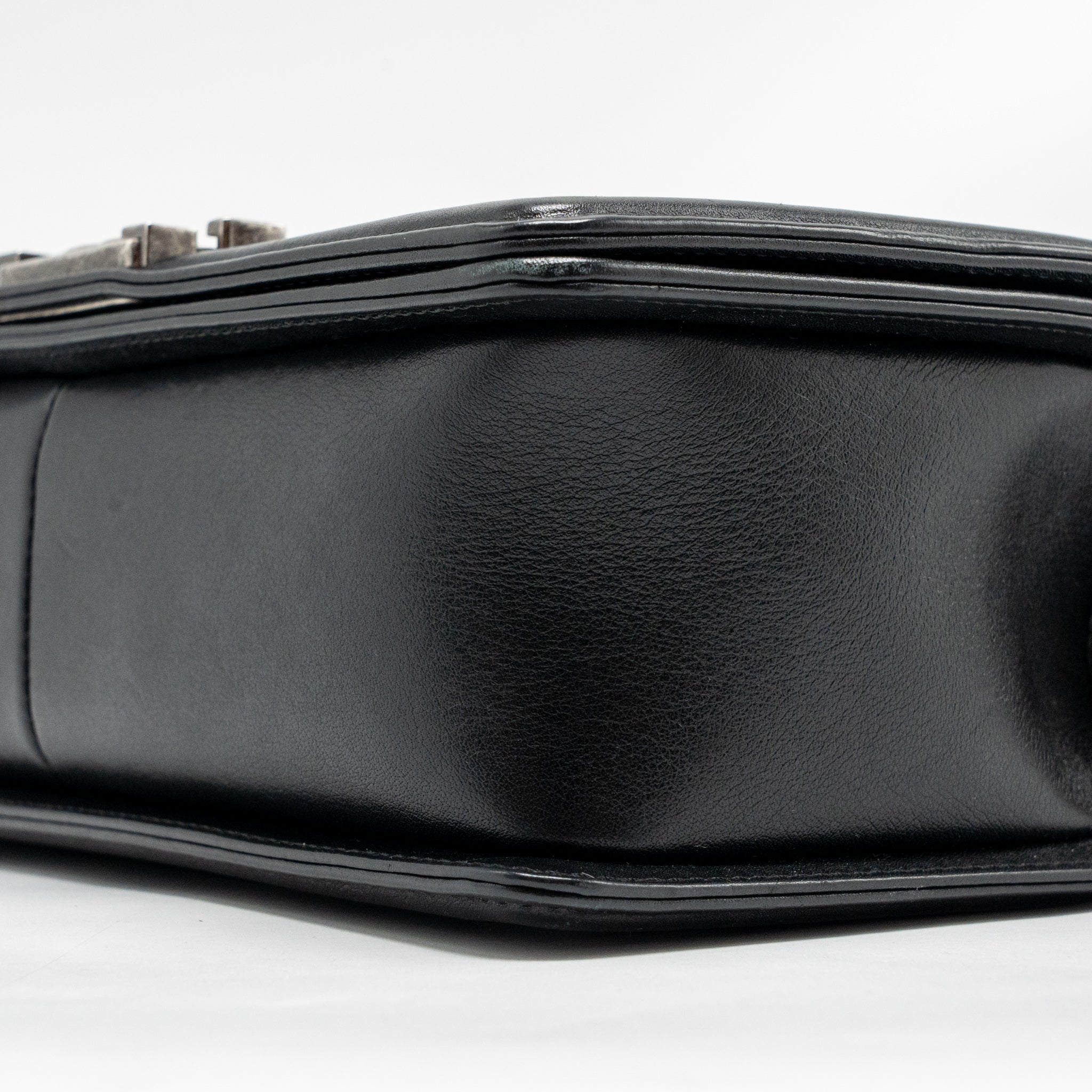 chanel-chevron-medium-bag-calfskin-black-ruthenium-shw