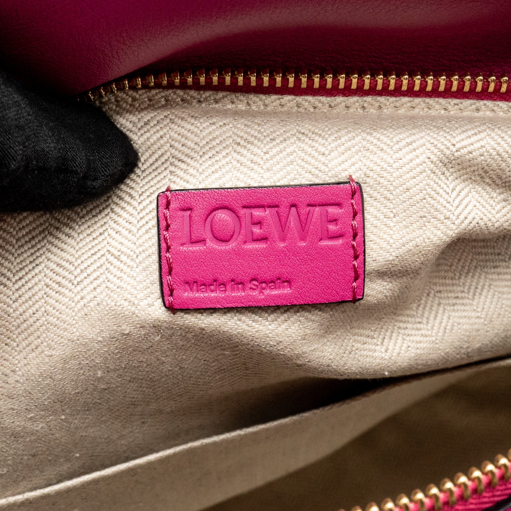 loewe-medium-puzzle-bag-calfskin-fuchsia-ghw