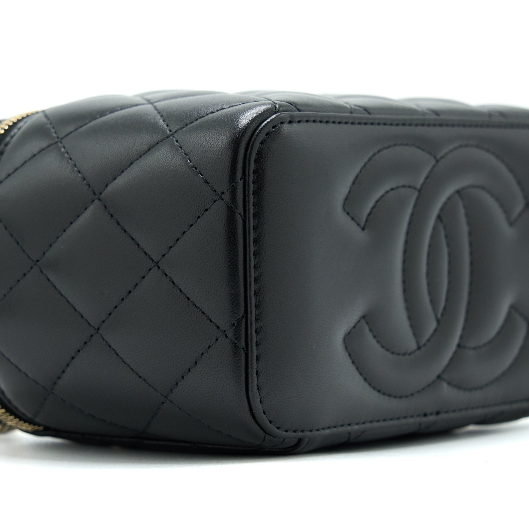 chanel-22a-top-handle-long-vanity-with-chain-lambskin-black-lghw-new-version