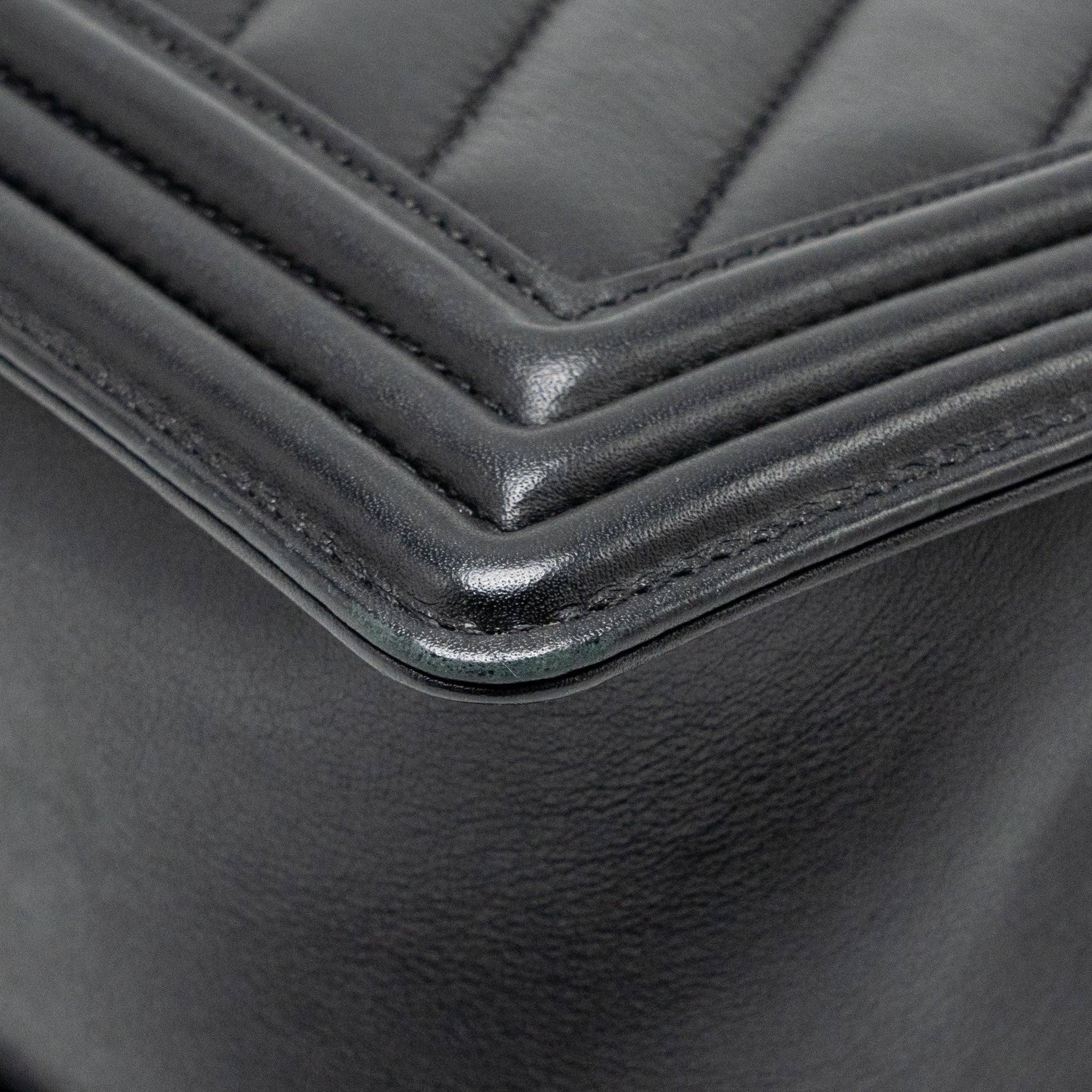 chanel-chevron-medium-bag-calfskin-black-ruthenium-shw