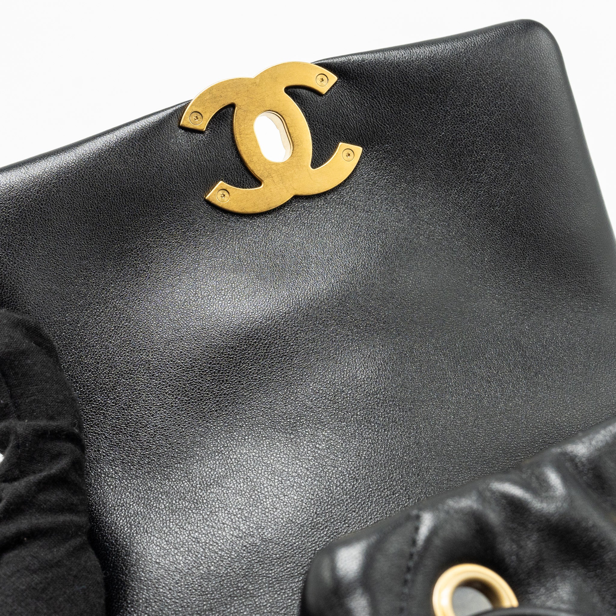 chanel-24c-19-backpack-shiny-lambskin-black-multicolour-hardwaremicrochip
