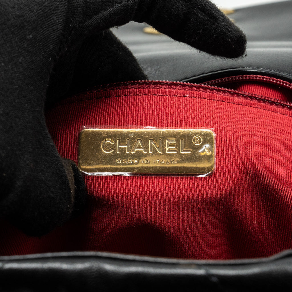 chanel-24c-19-backpack-shiny-lambskin-black-multicolour-hardwaremicrochip