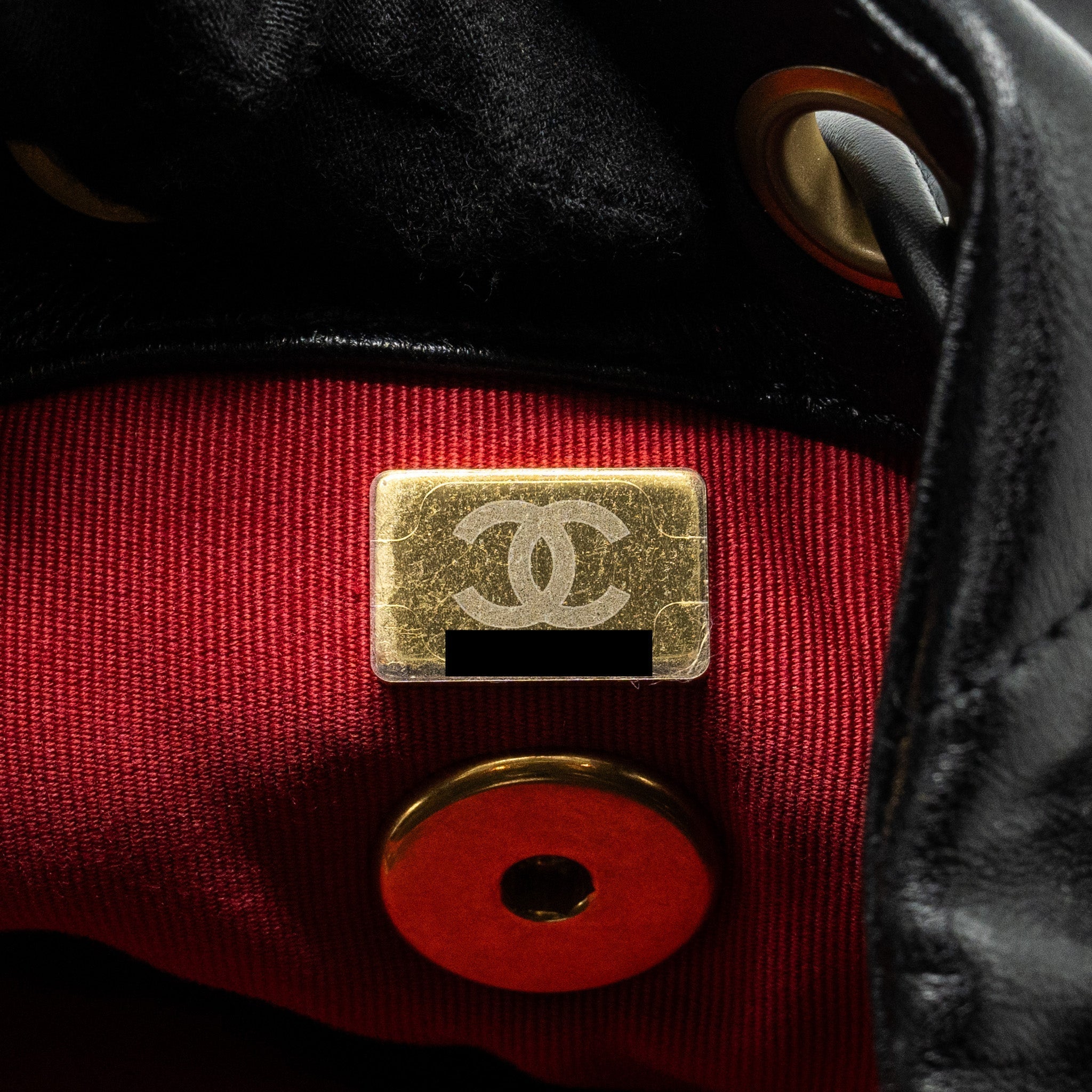 chanel-24c-19-backpack-shiny-lambskin-black-multicolour-hardwaremicrochip