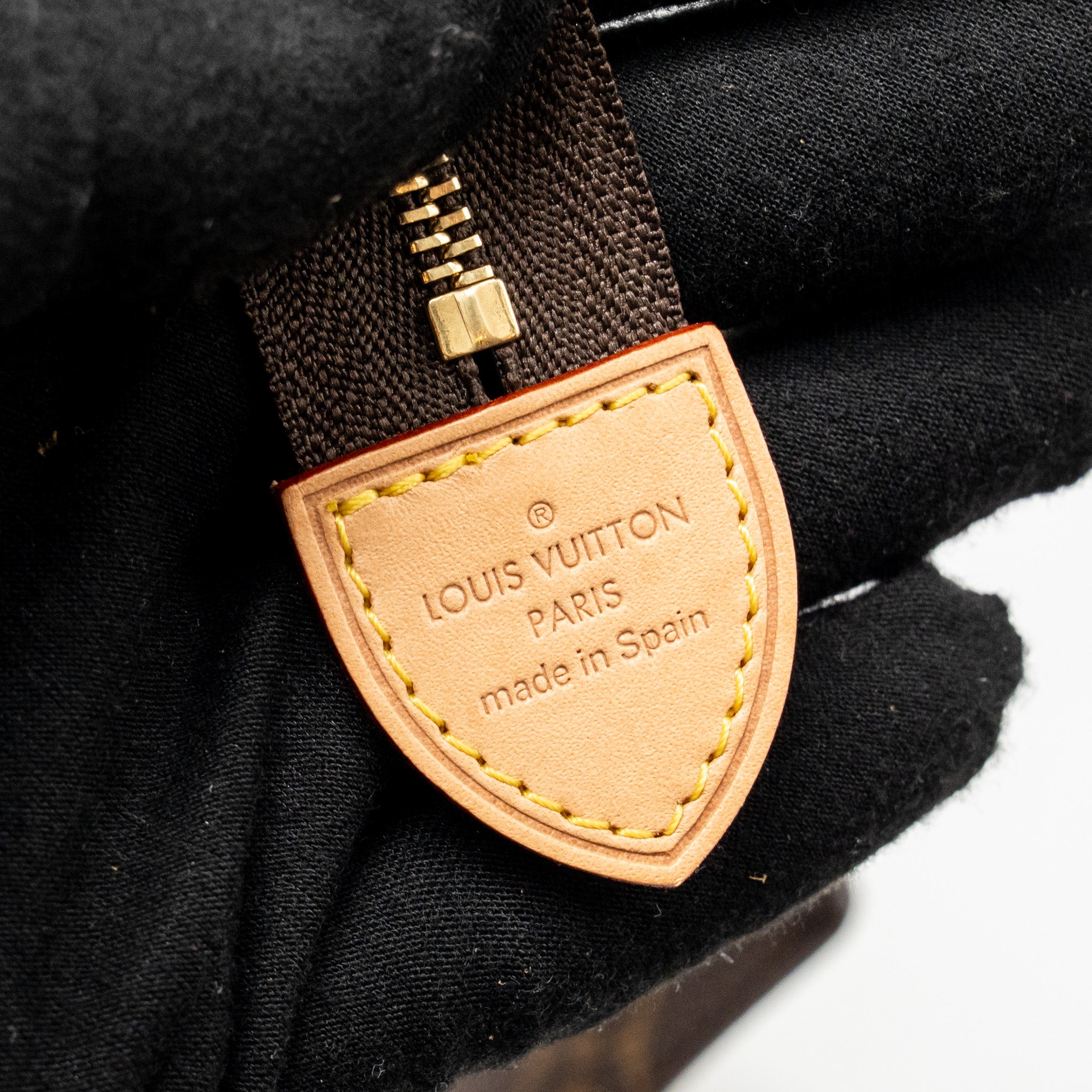 louis-vuitton-toiletry-pochette-26-monogram-canvas-ghw-14