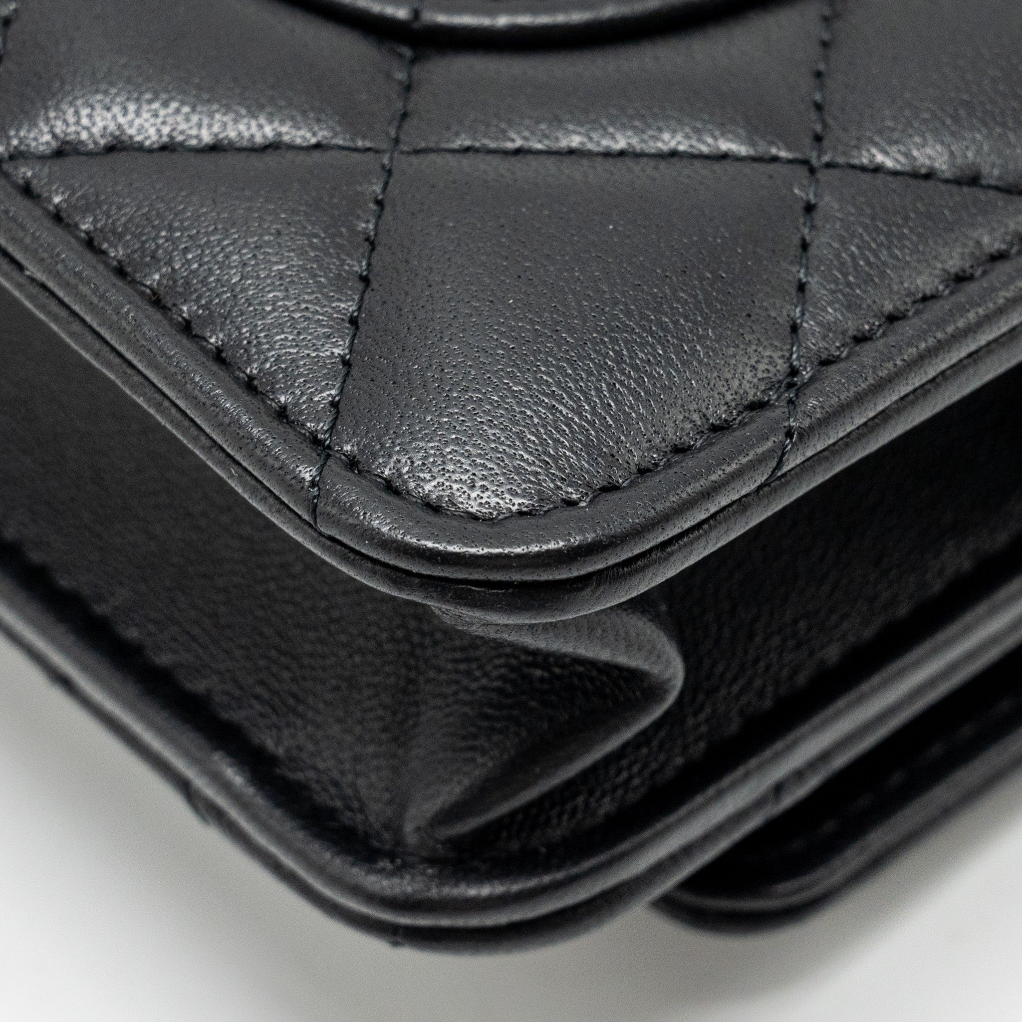 chanel-pearl-crush-wallet-on-chain-lambskin-black-ghw-microchip-14