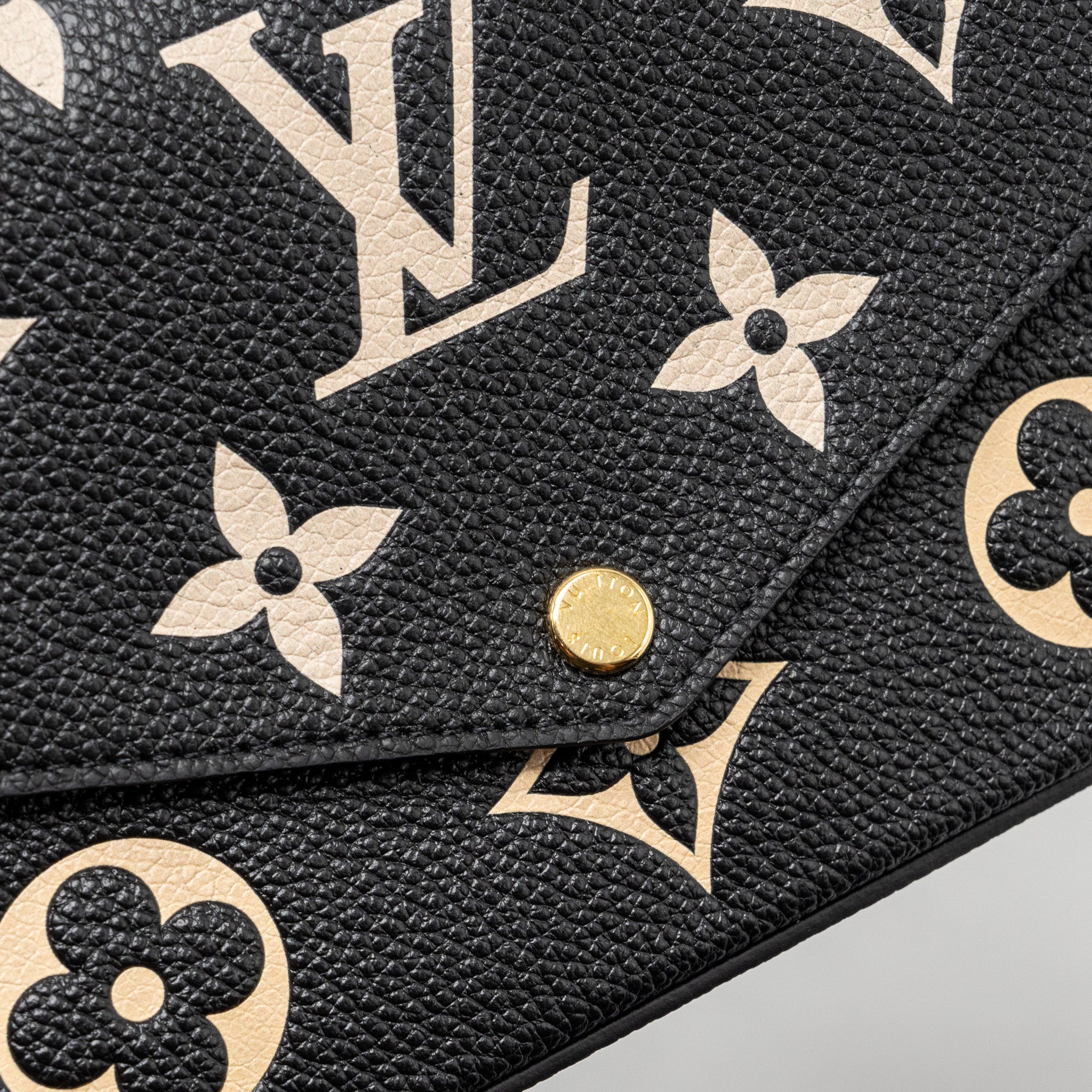 louis-vuitton-felice-pochette-beige-and-black