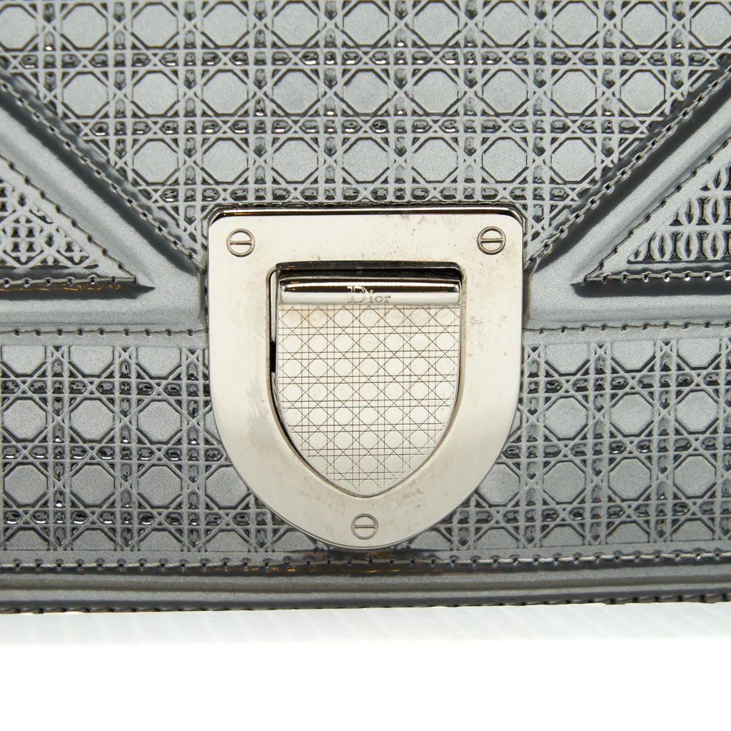 dior-medium-diorama-metallic-silver-shw