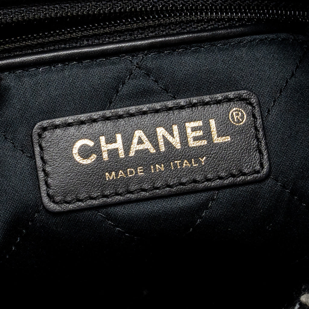 chanel-medium-22-bag-quilted-tweed-black-multicolour-microchip