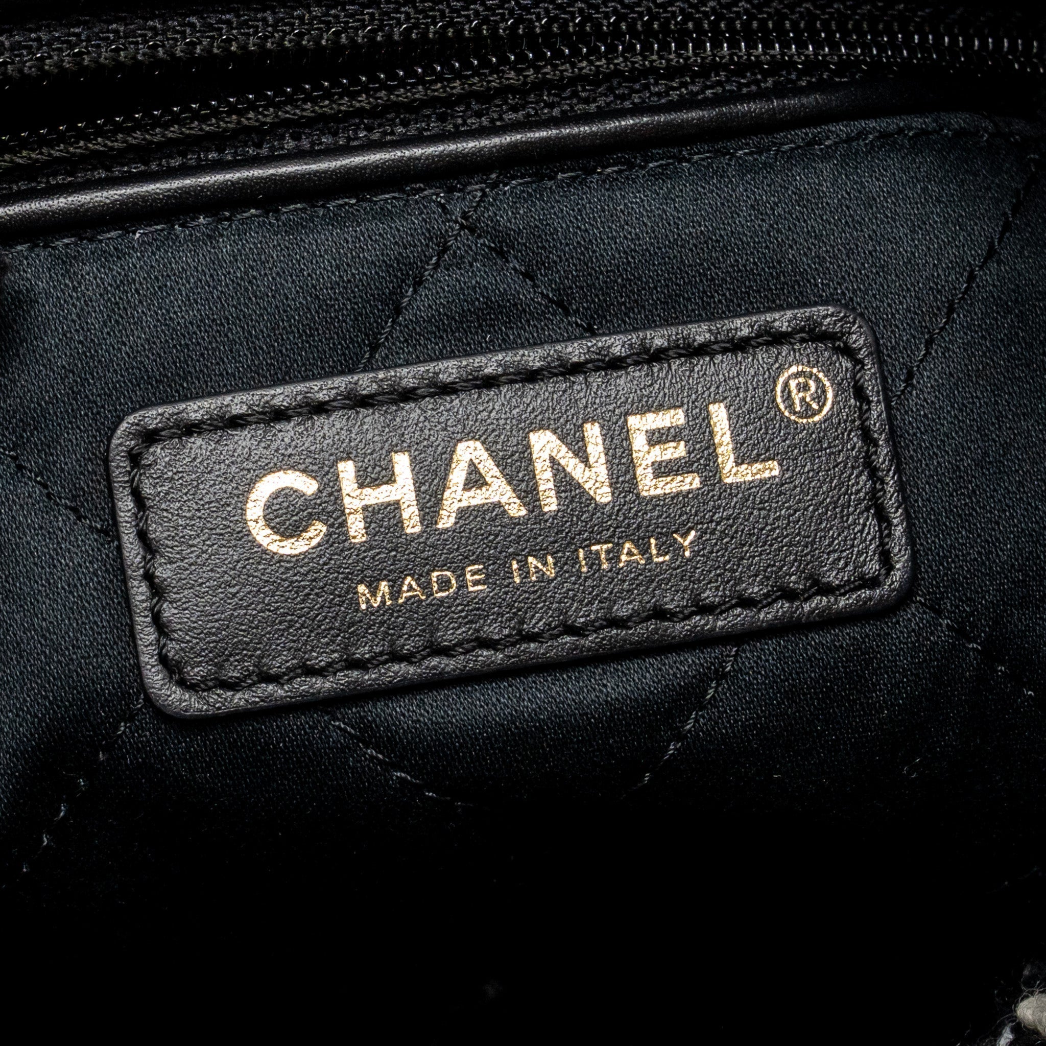 chanel-medium-22-bag-quilted-tweed-black-multicolour-microchip