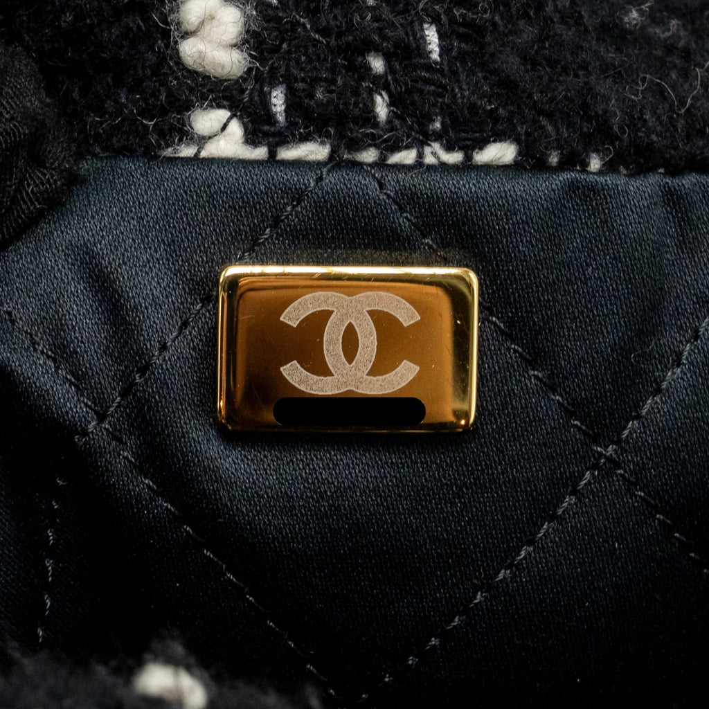 chanel-medium-22-bag-quilted-tweed-black-multicolour-microchip