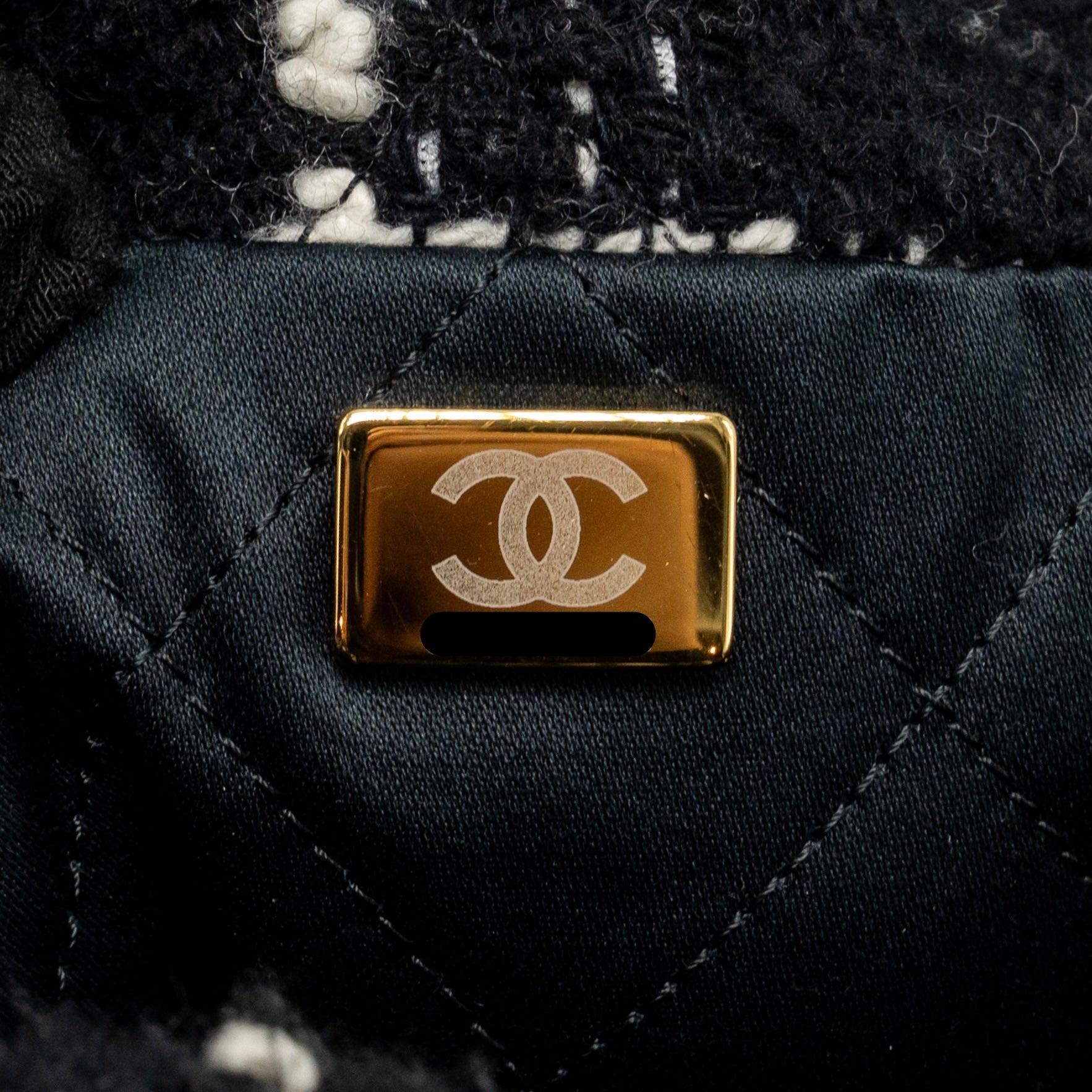 chanel-medium-22-bag-quilted-tweed-black-multicolour-microchip