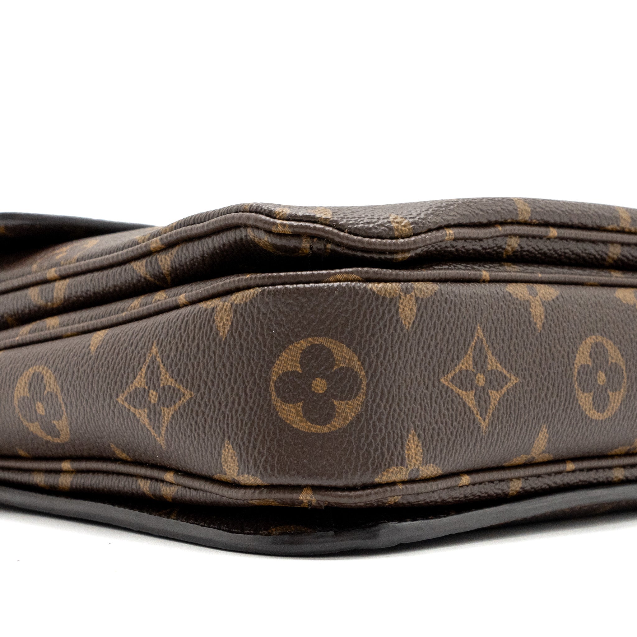 louis-vuitton-pochette-metis-monogram-canvas-with-ghw-1
