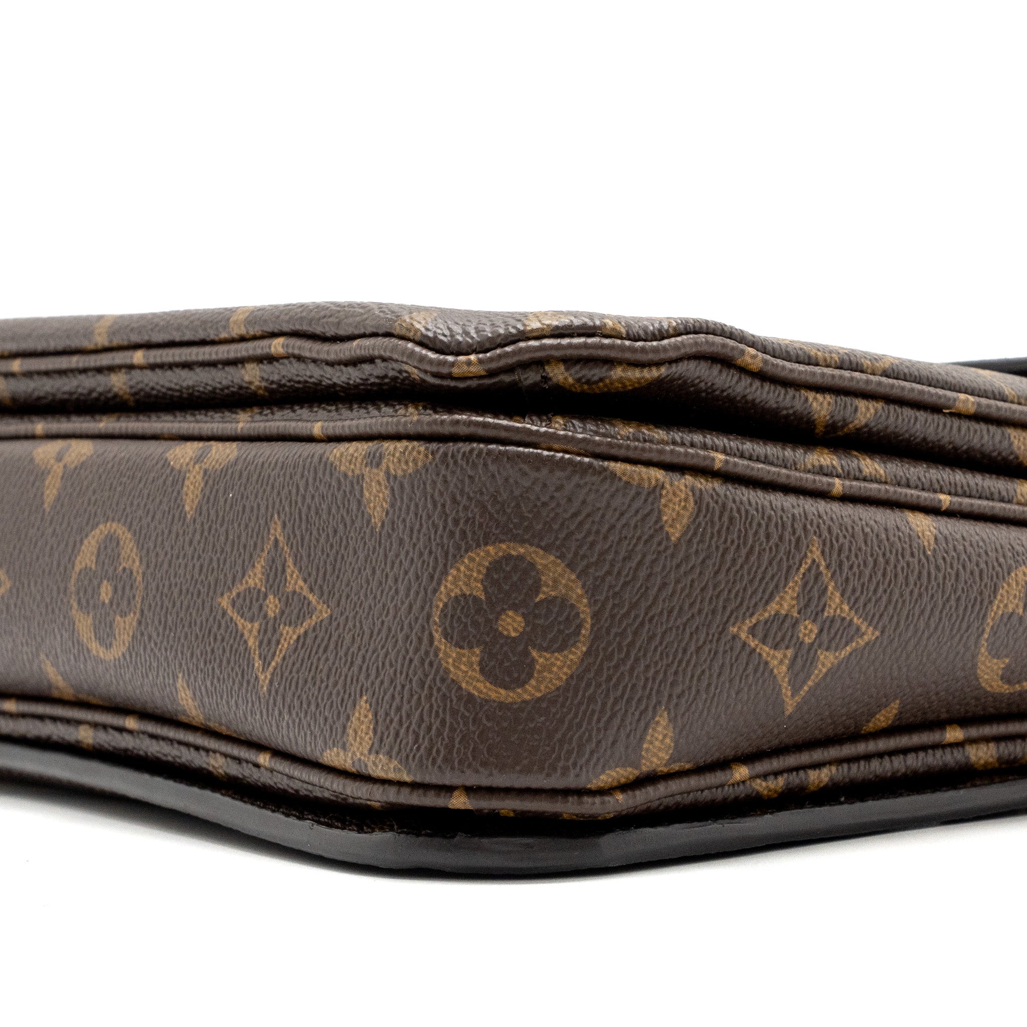 louis-vuitton-pochette-metis-monogram-canvas-with-ghw-1