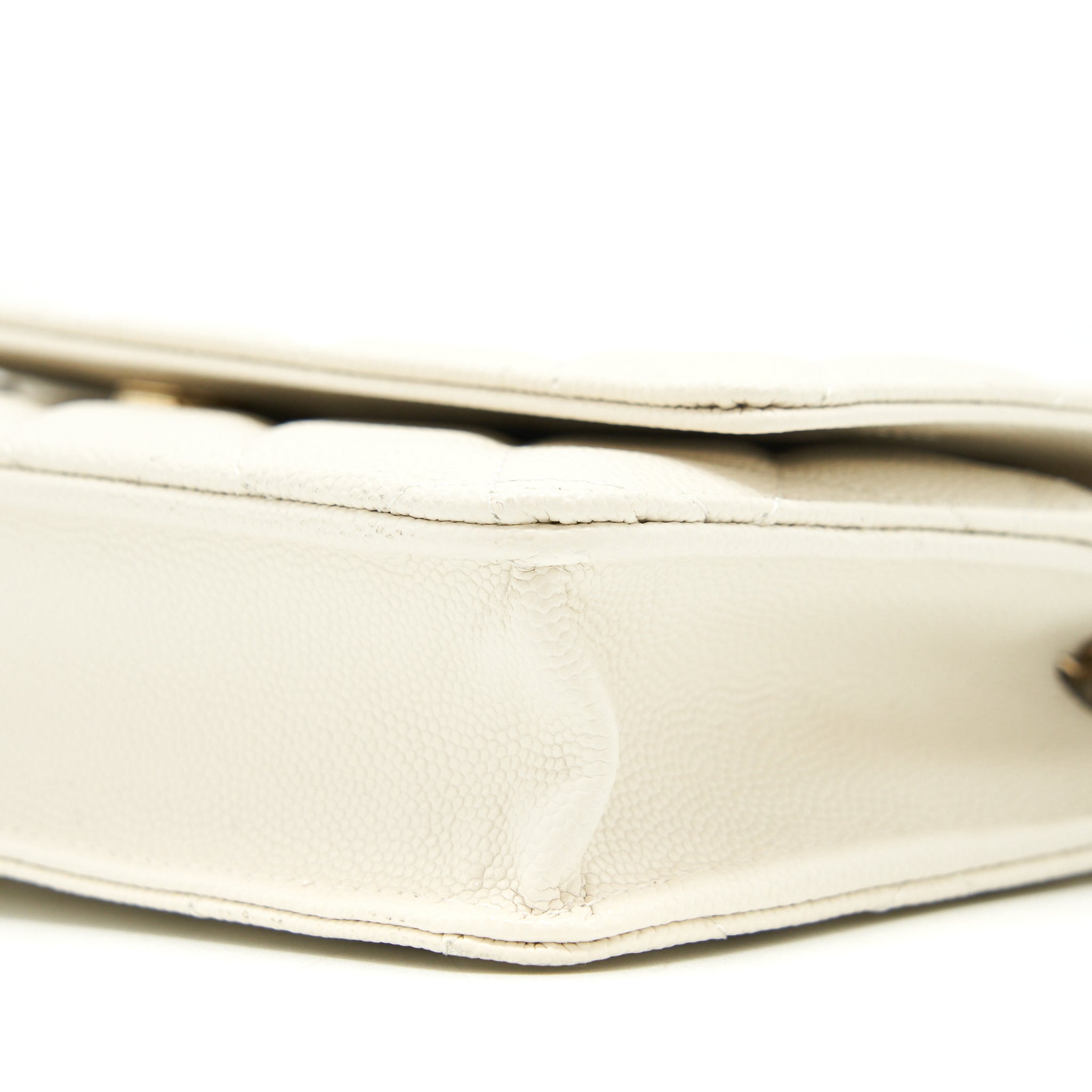chanel-classic-wallet-on-chain-caviar-white-lghw-microchip