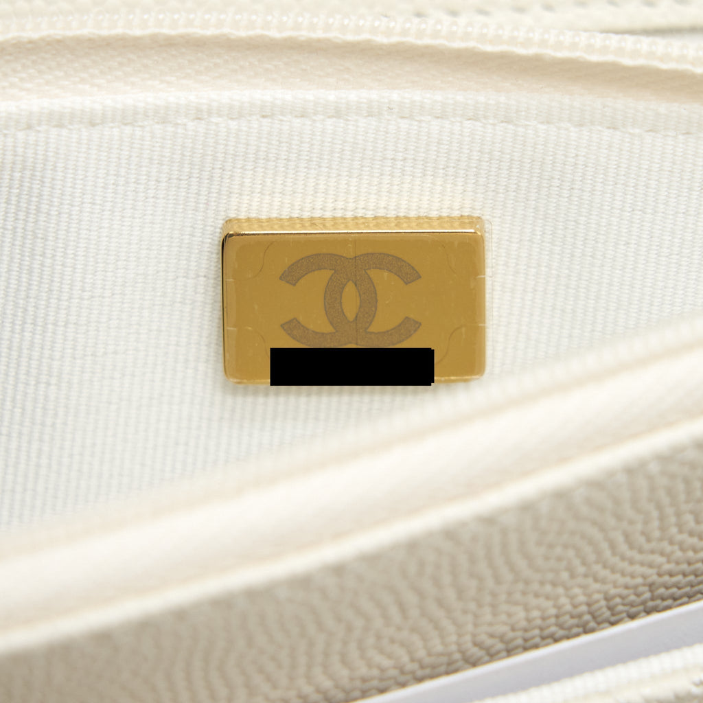 chanel-classic-wallet-on-chain-caviar-white-lghw-microchip