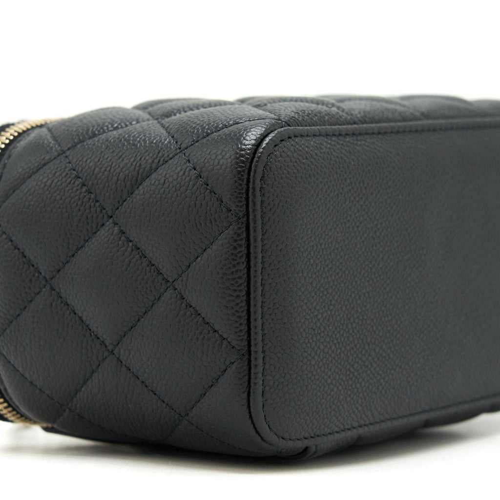 chanel-22p-long-vanity-with-logo-on-chain-caviar-black-lghw