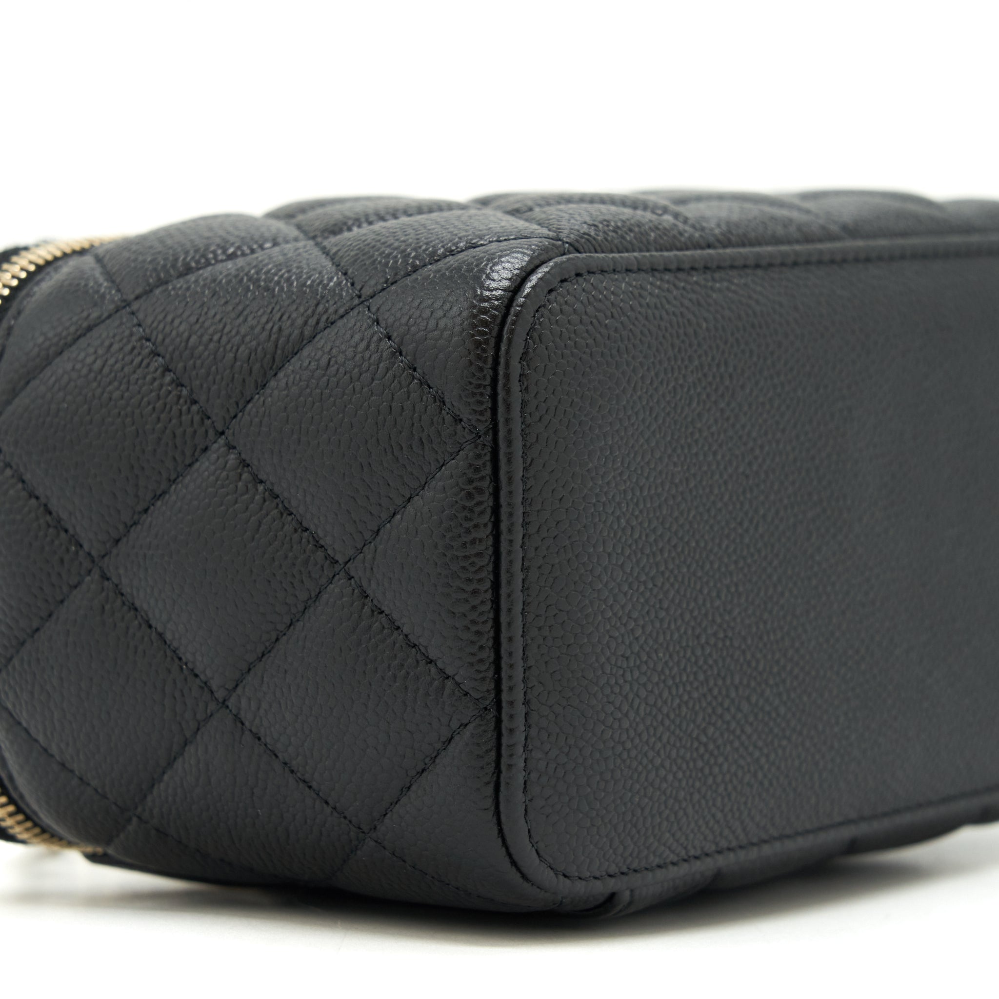 chanel-22p-long-vanity-with-logo-on-chain-caviar-black-lghw