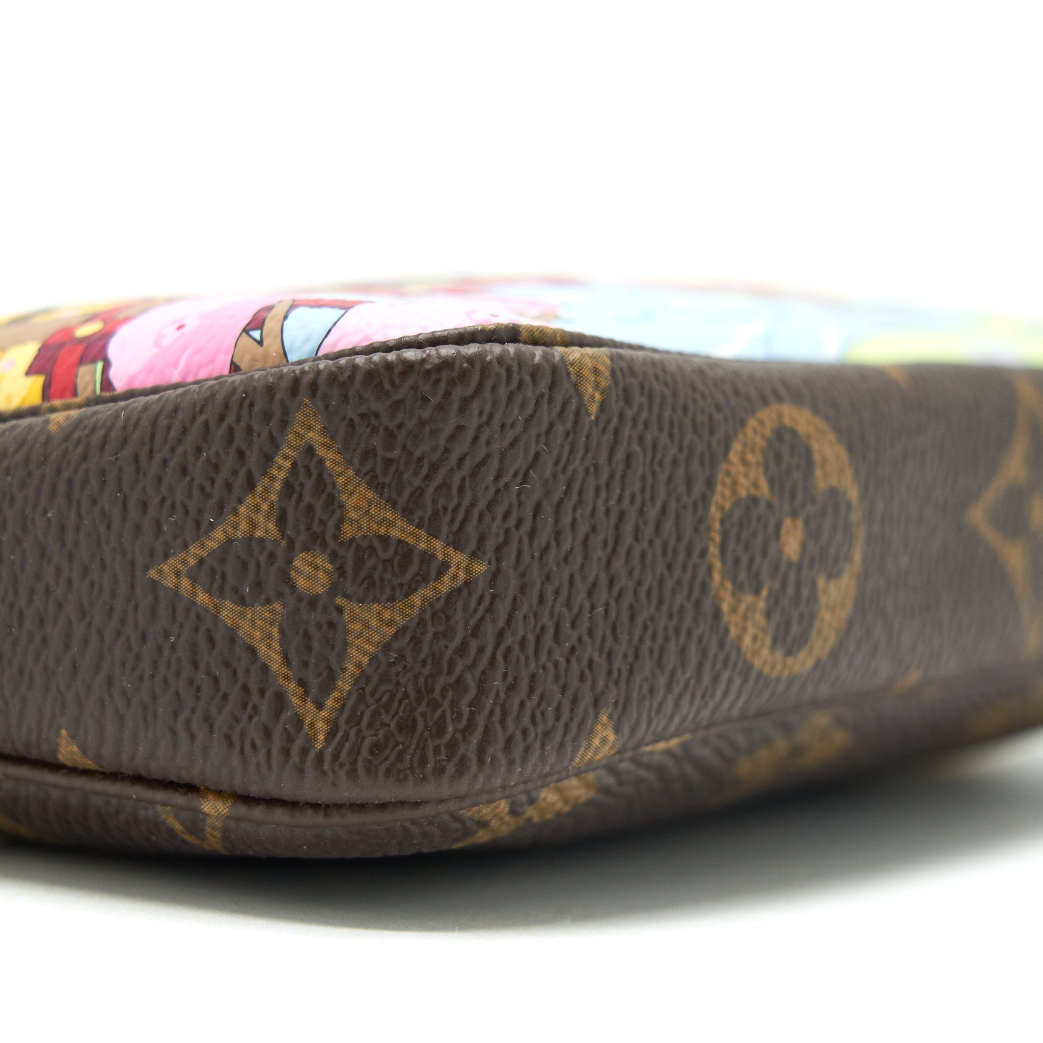louis-vuitton-mini-pochette-christmas-animation-2021