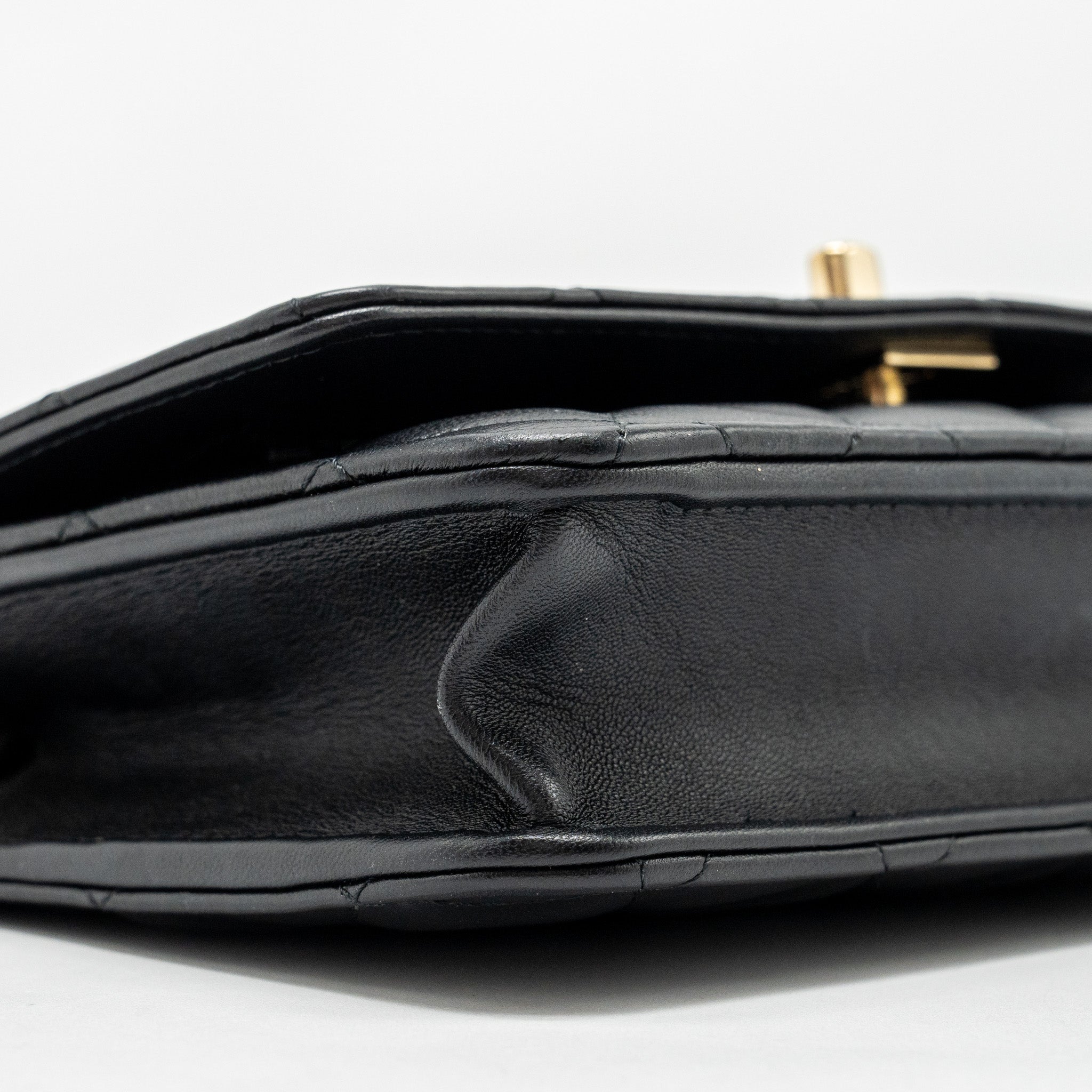 chanel-trendy-cc-wallet-on-chain-lambskin-black-lghw-microchip