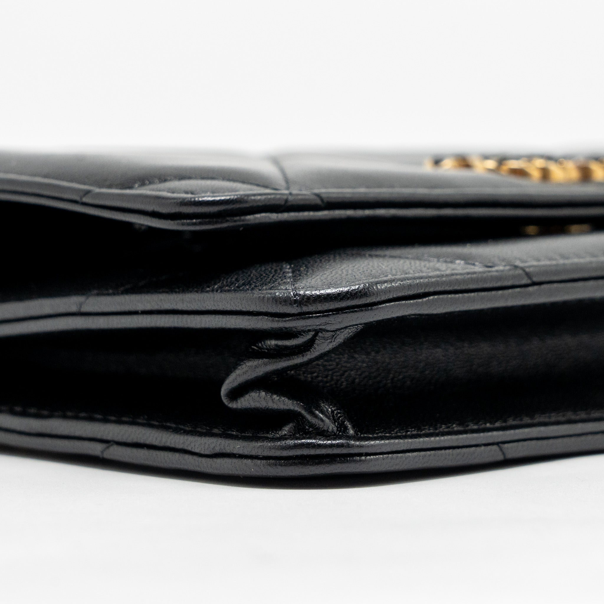 chanel-19-wallet-on-chain-lambskin-black-multicolour-hardware-1
