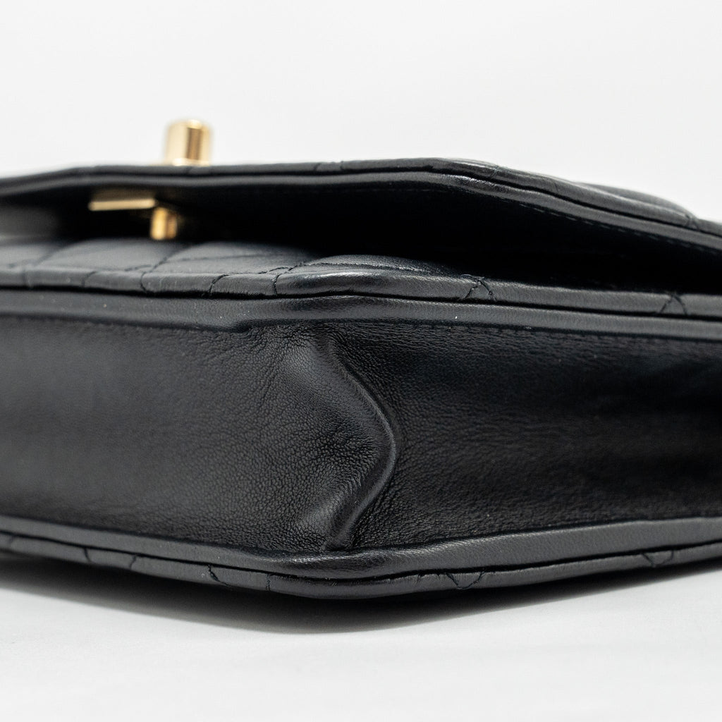 chanel-trendy-cc-wallet-on-chain-lambskin-black-lghw-microchip