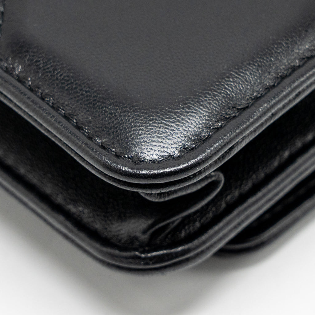 chanel-19-wallet-on-chain-lambskin-black-multicolour-hardware-1