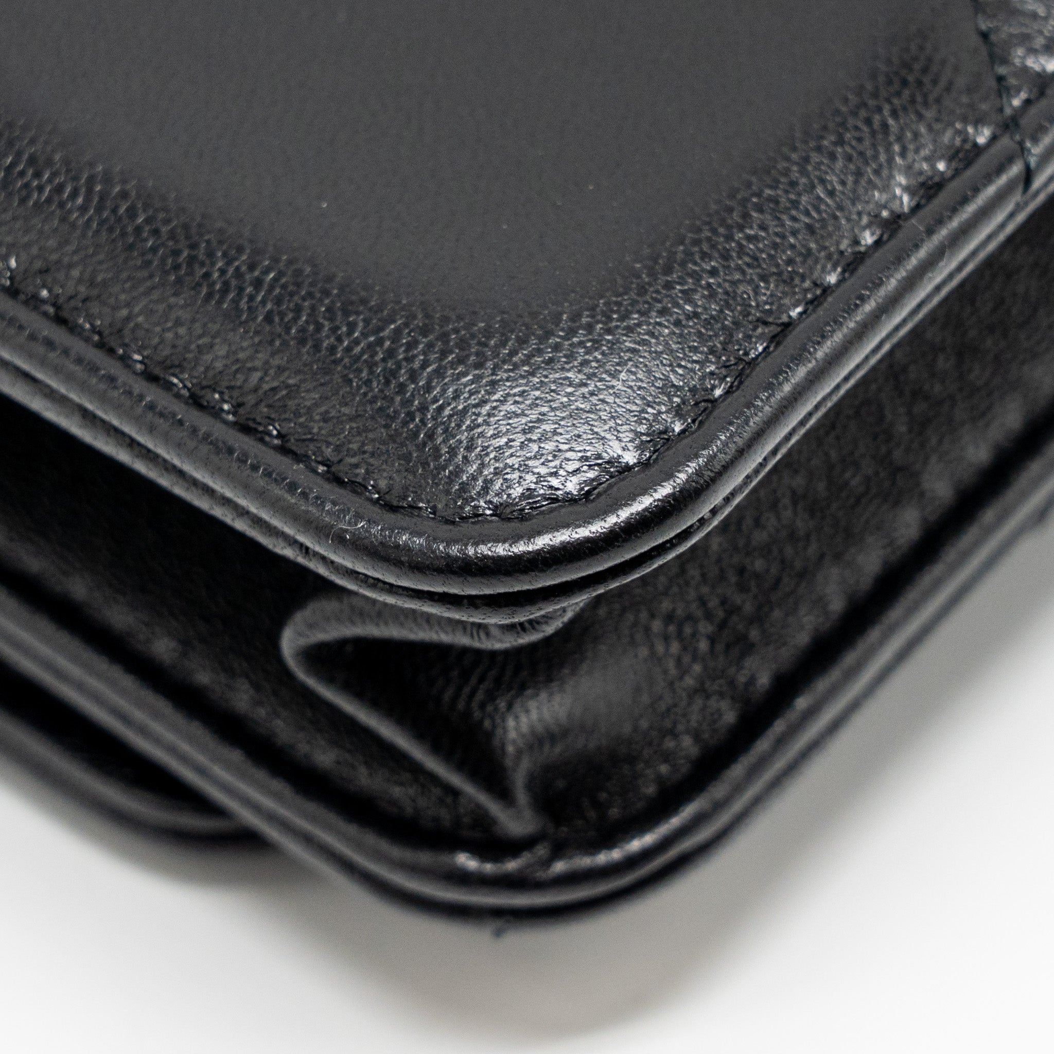 chanel-19-wallet-on-chain-lambskin-black-multicolour-hardware-1