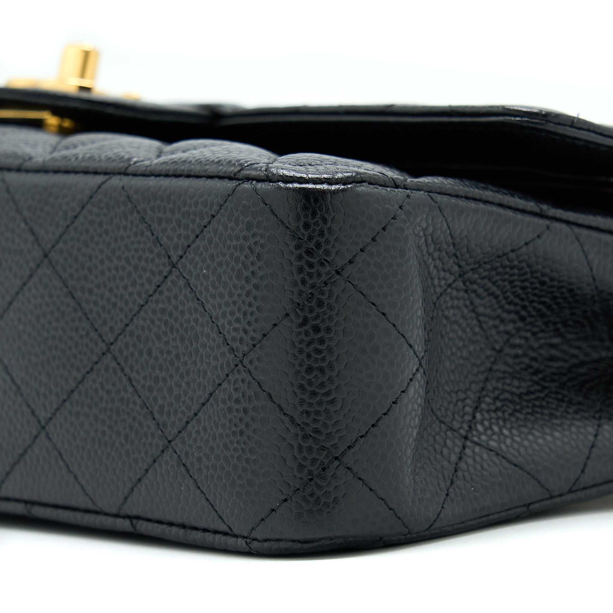 chanel-medium-classic-double-flap-caviar-black-ghw