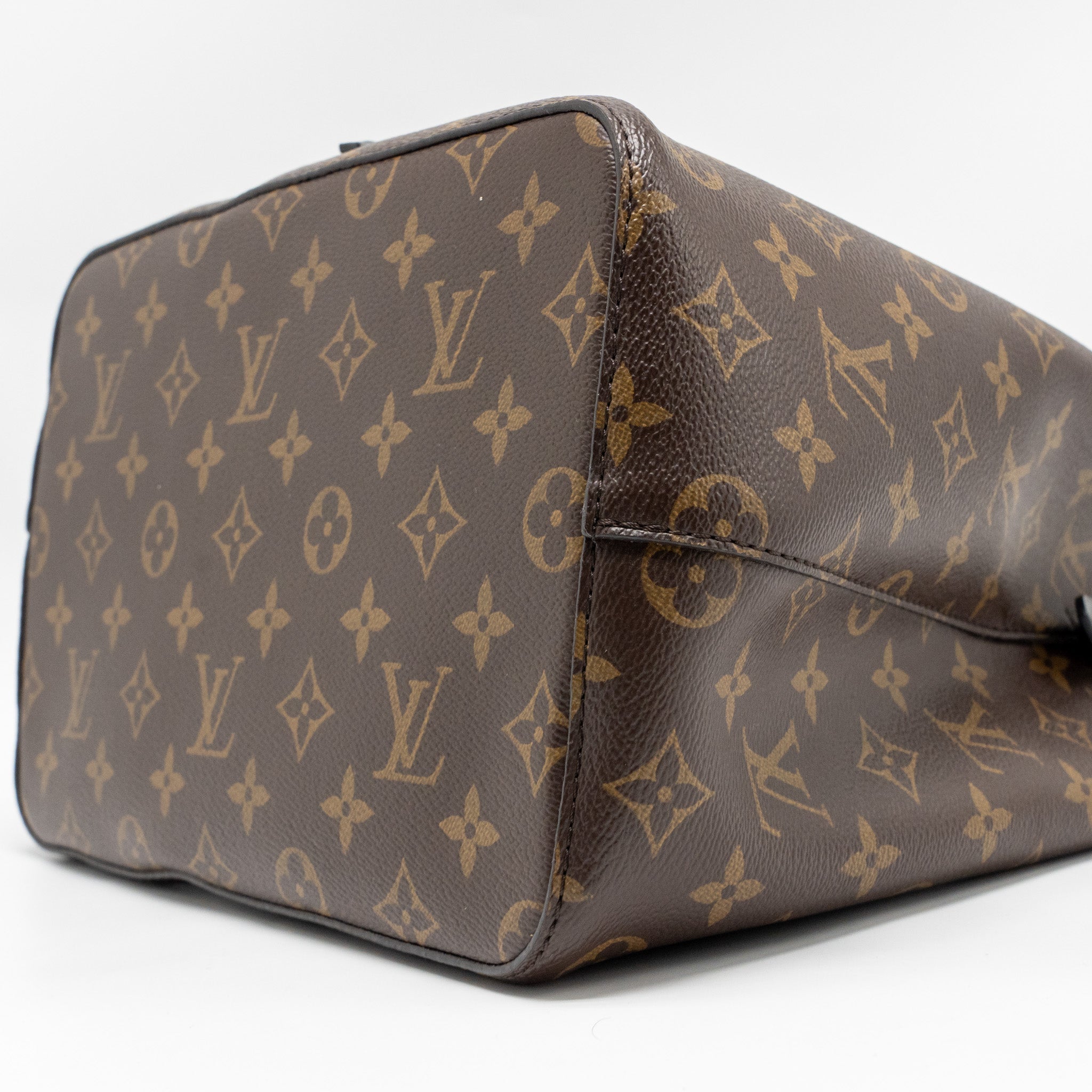 louis-vuitton-neo-noe-monogram-canvas-black-ghw-5